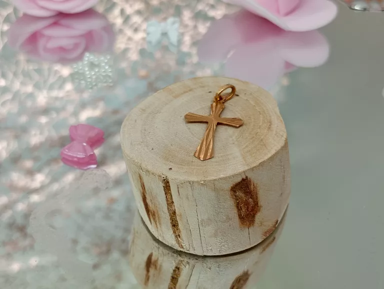 piekna-zlota-zawieszka-krzyzyk-ean-gtin-5900025157114