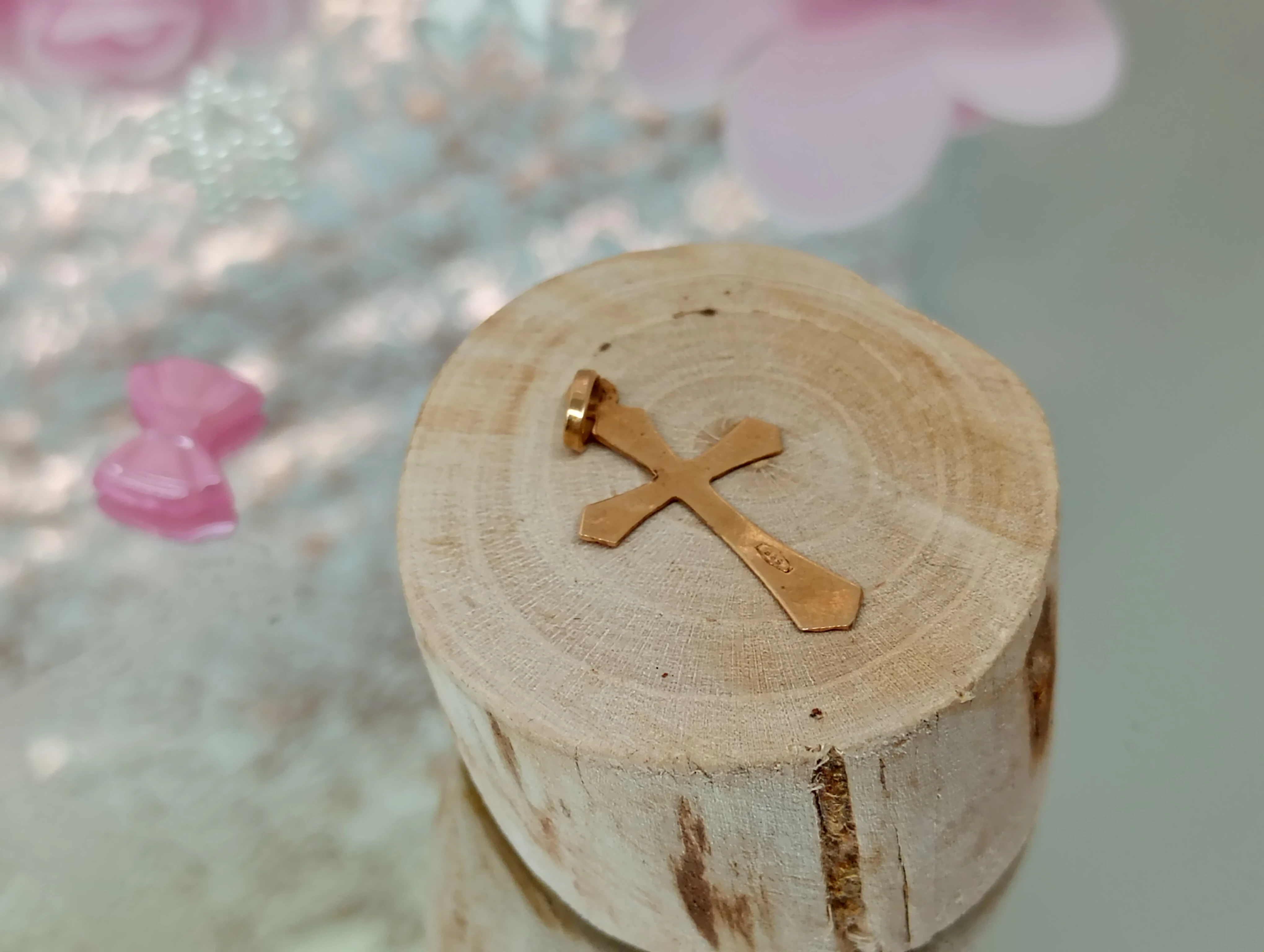 piekna-zlota-zawieszka-krzyzyk-material-15835-2