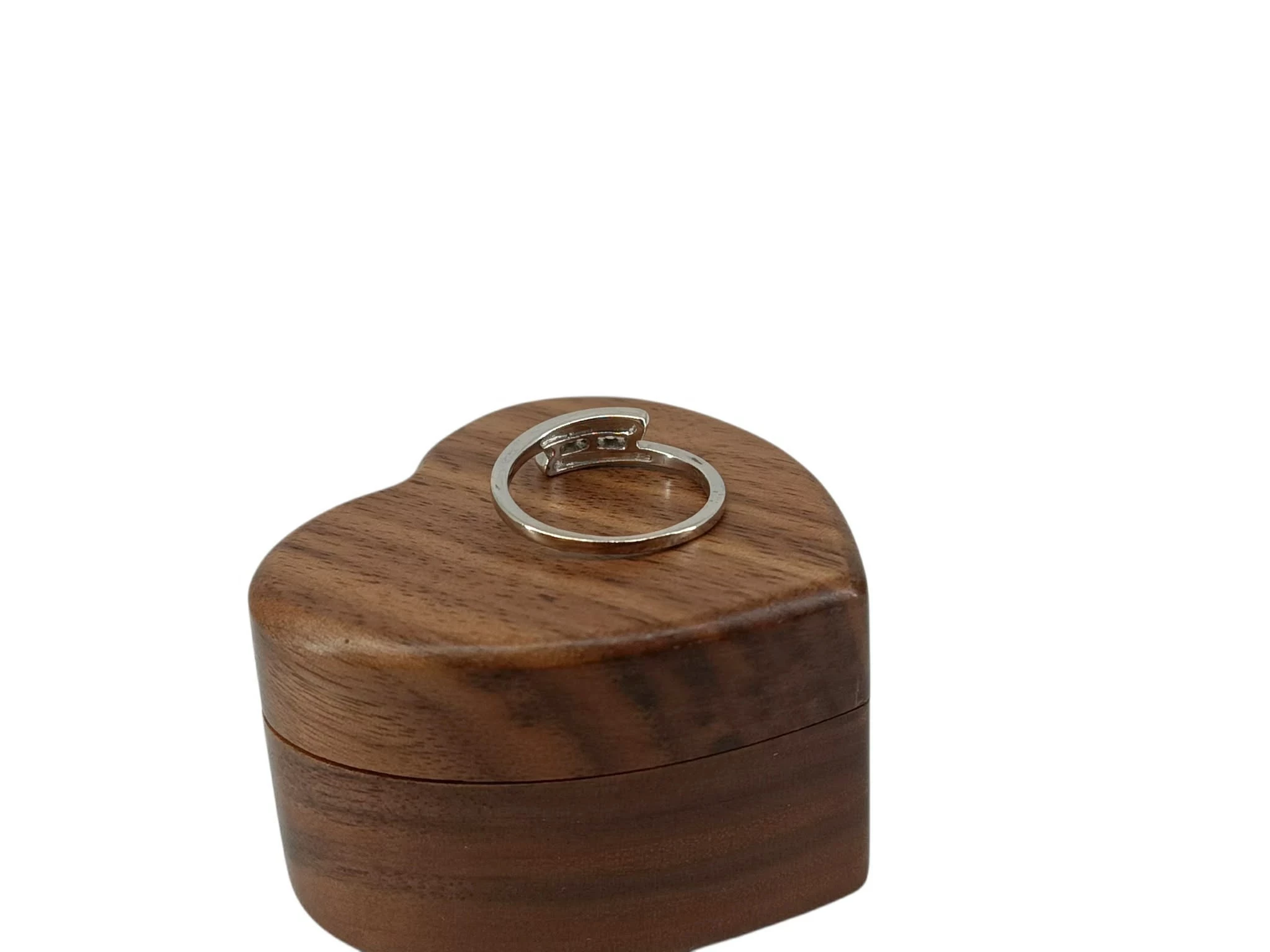 piekny-pierscionek-z-bialego-zlota-z-brylantami-275g-p375-005ct-kolor-249512-1647429