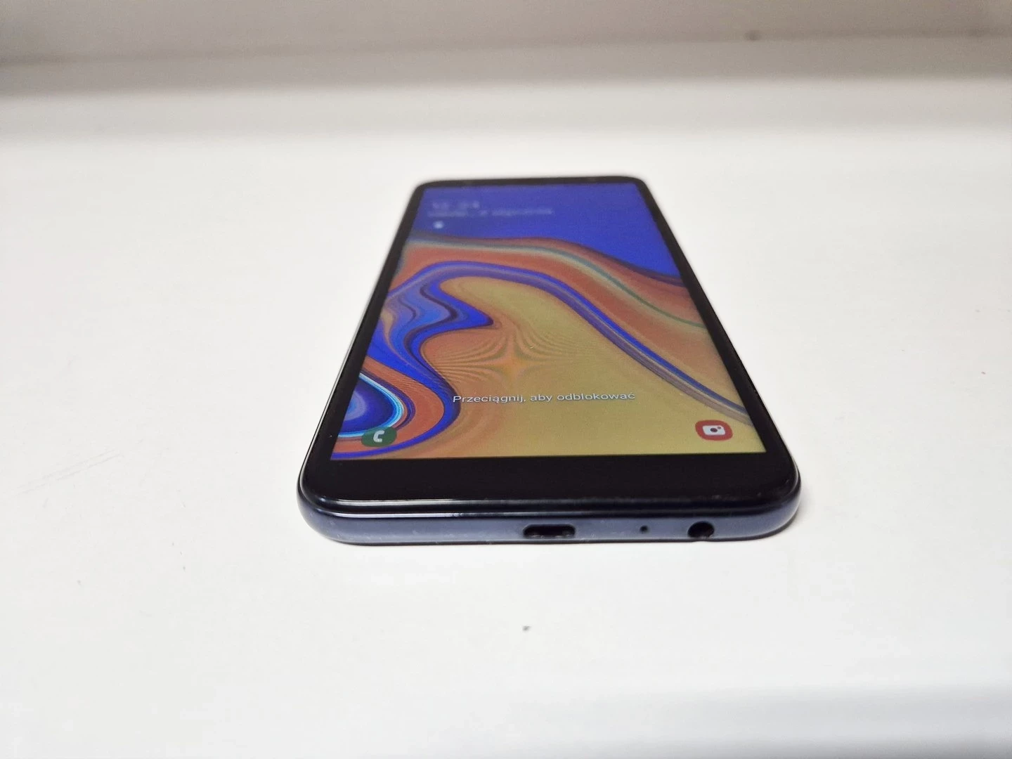 telefon-samsung-galaxy-j4-232gb-at-opis-przekatna-ekranu-600