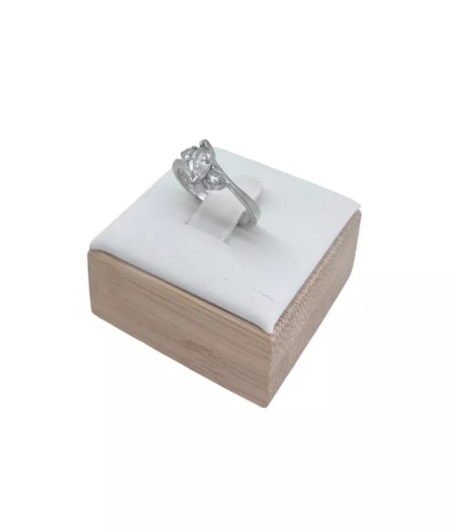 uroczy-srebrny-pierscionek-925-200g-r6-stan-11323-2