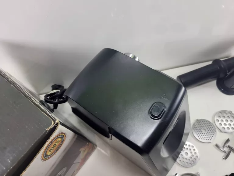 juissiart-mg4130r-maszynka-do-miesa-kolor-dominujacy-129357-1186190