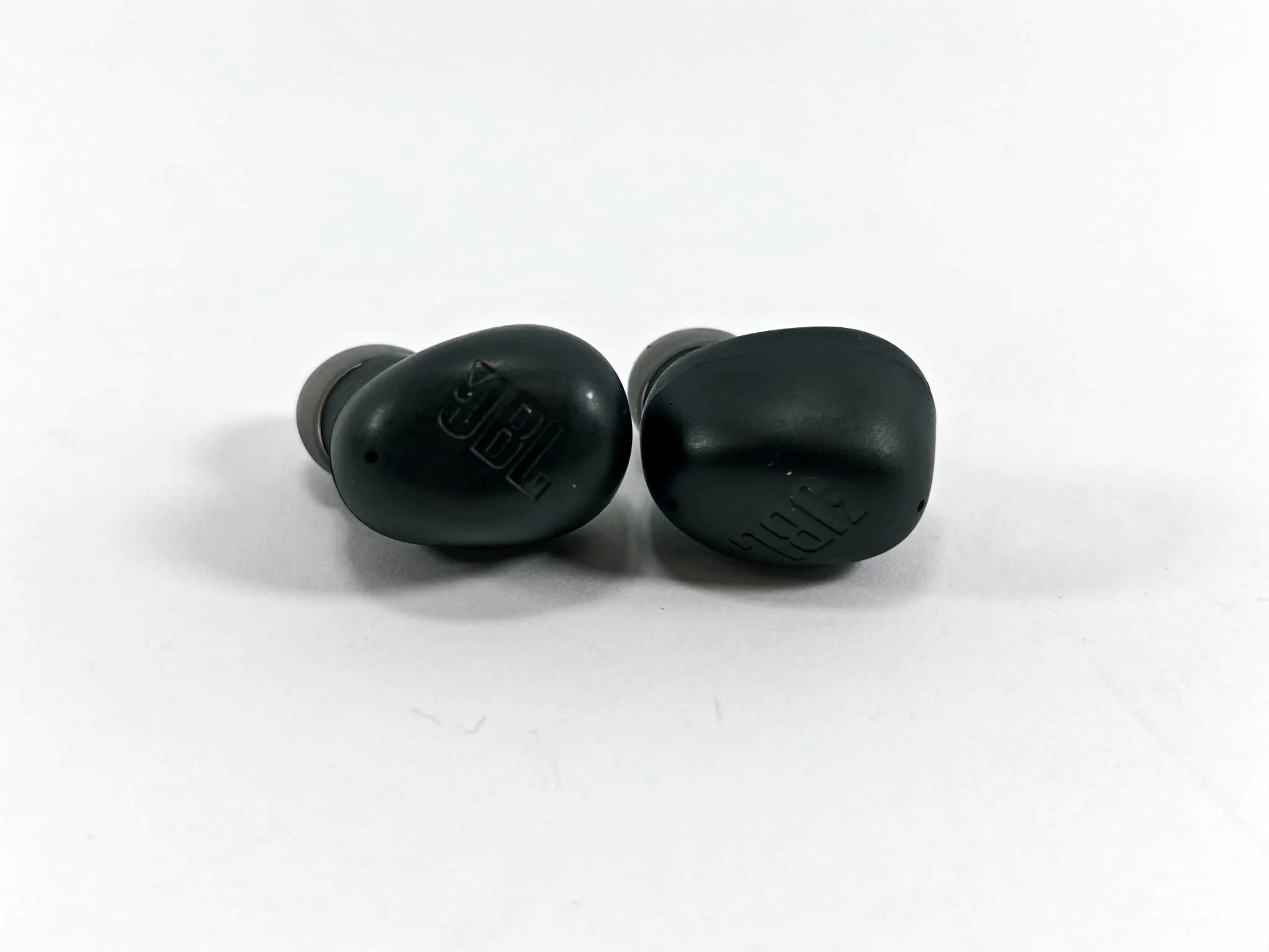 sluchawki-bezprzewodowe-douszne-jbl-vibe-buds-2-czarne-stan-11323-2