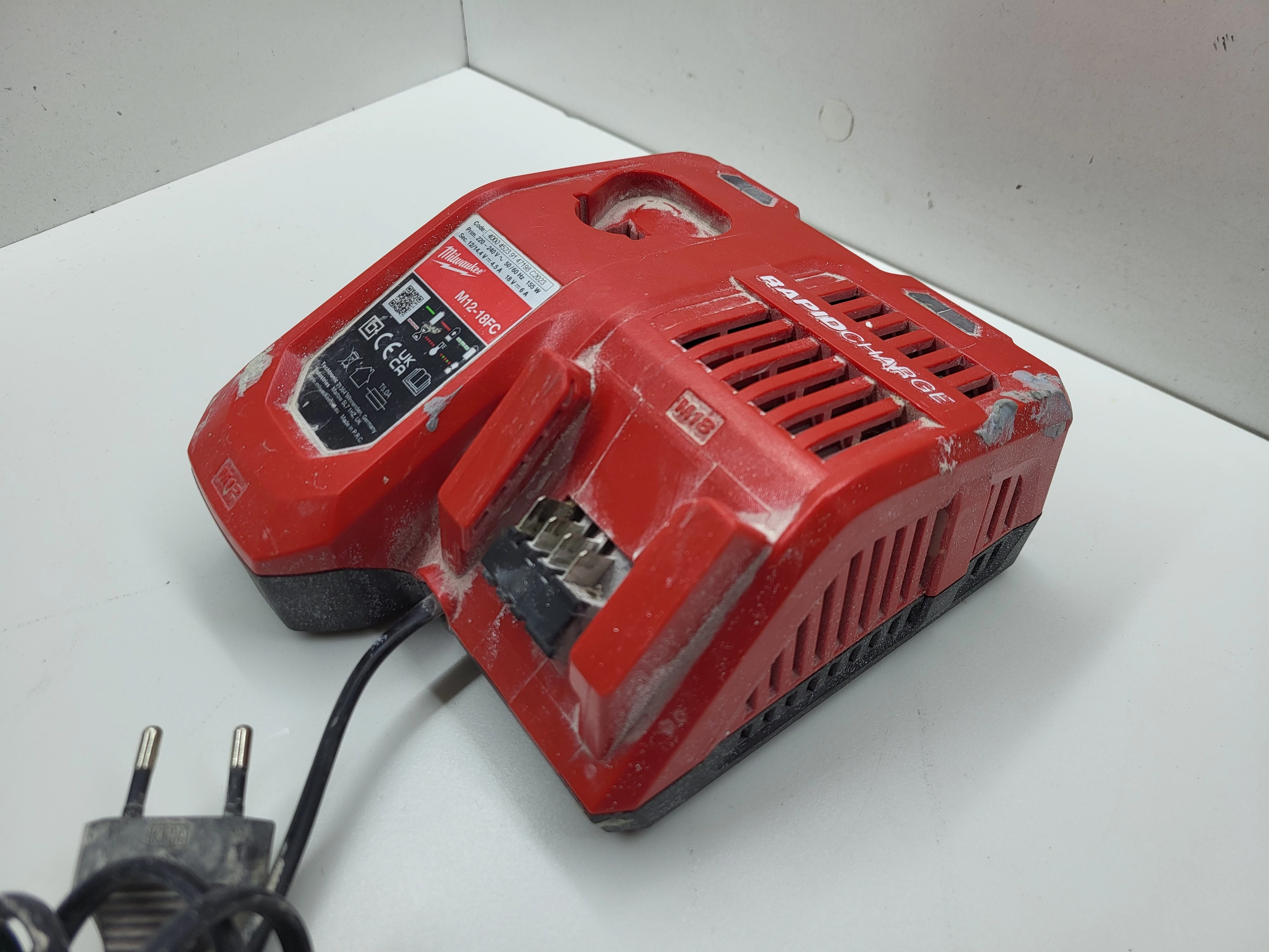 ladowarka-milwaukee-m12-18fc-stan-11323-2