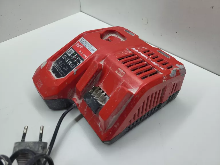 ladowarka-milwaukee-m12-18fc-stan-11323-2