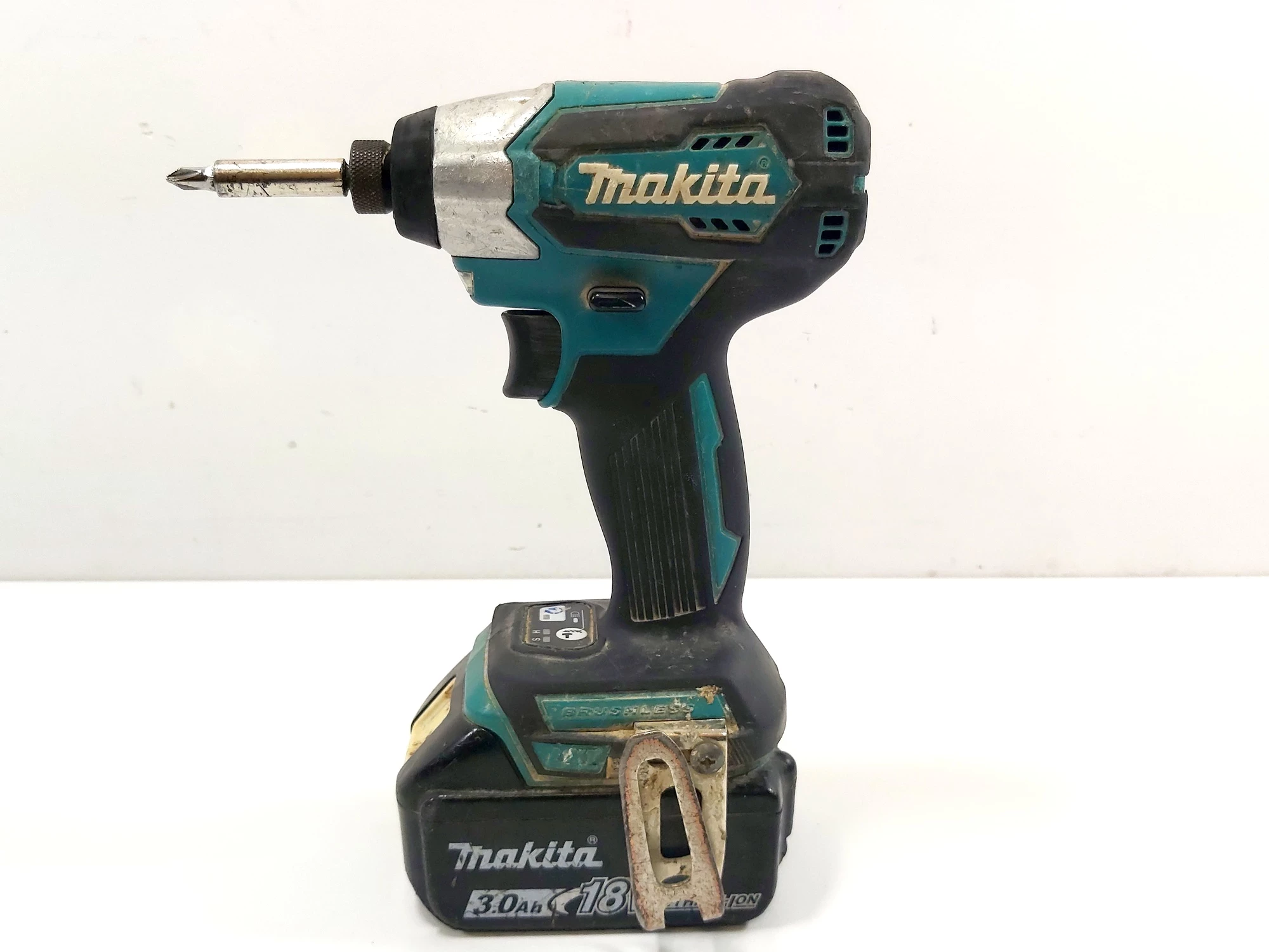 zakretarka-udarowa-makita-dtd155-aku-3-ah-mickiewicza-1-nidzica