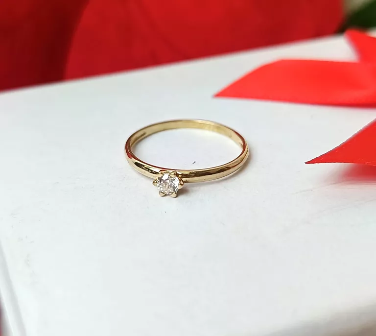 wyrob-jubilerski-uzywany-zloty-pierscionek-333-097-r16-kamien-17088-524288