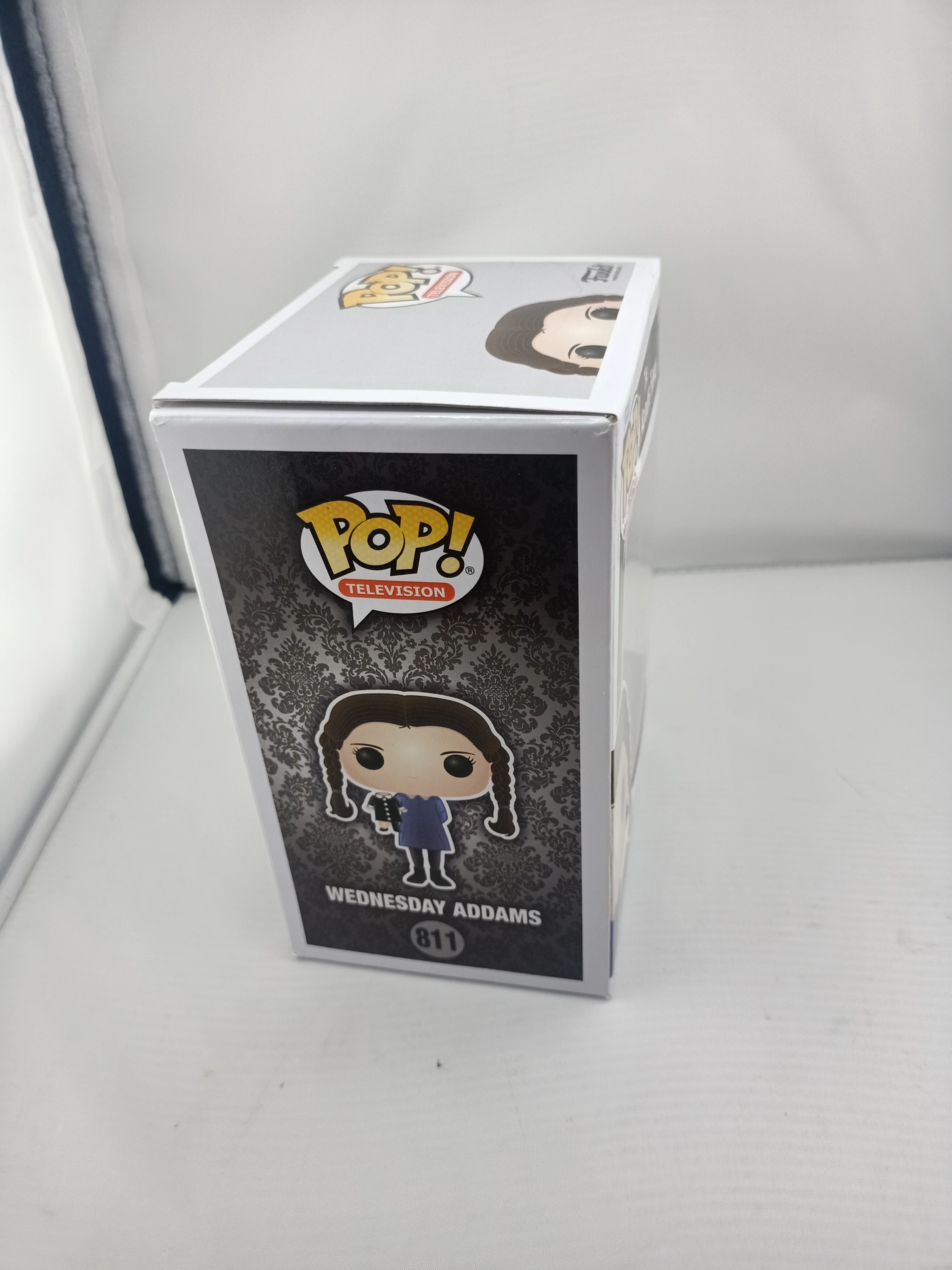 funko-pop-addams-family-wednesday-vinyl-figure-811-ean-gtin-889698812108