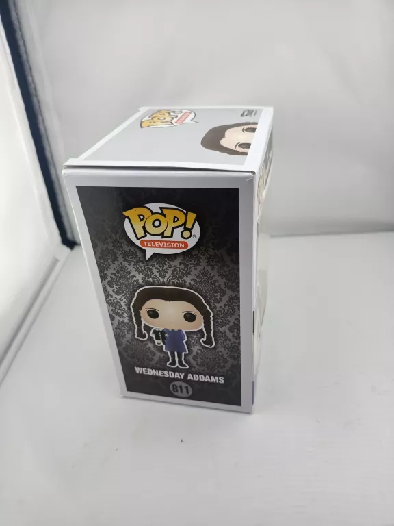 funko-pop-addams-family-wednesday-vinyl-figure-811-ean-gtin-889698812108