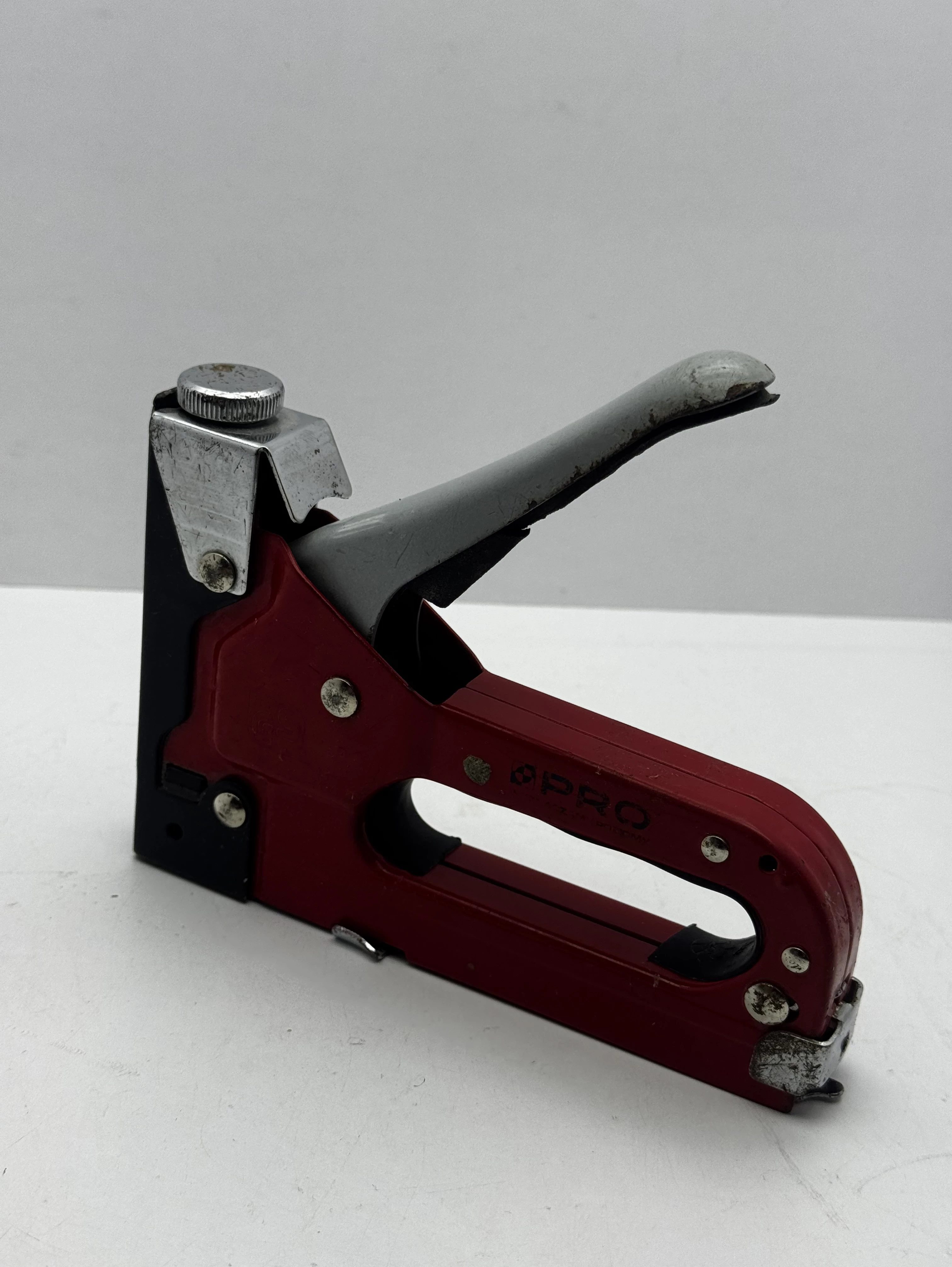 taker-zszywacz-tapicerski-pro-4-14mm-zszywki-typu-a-553530-zasilanie-209202-1769275