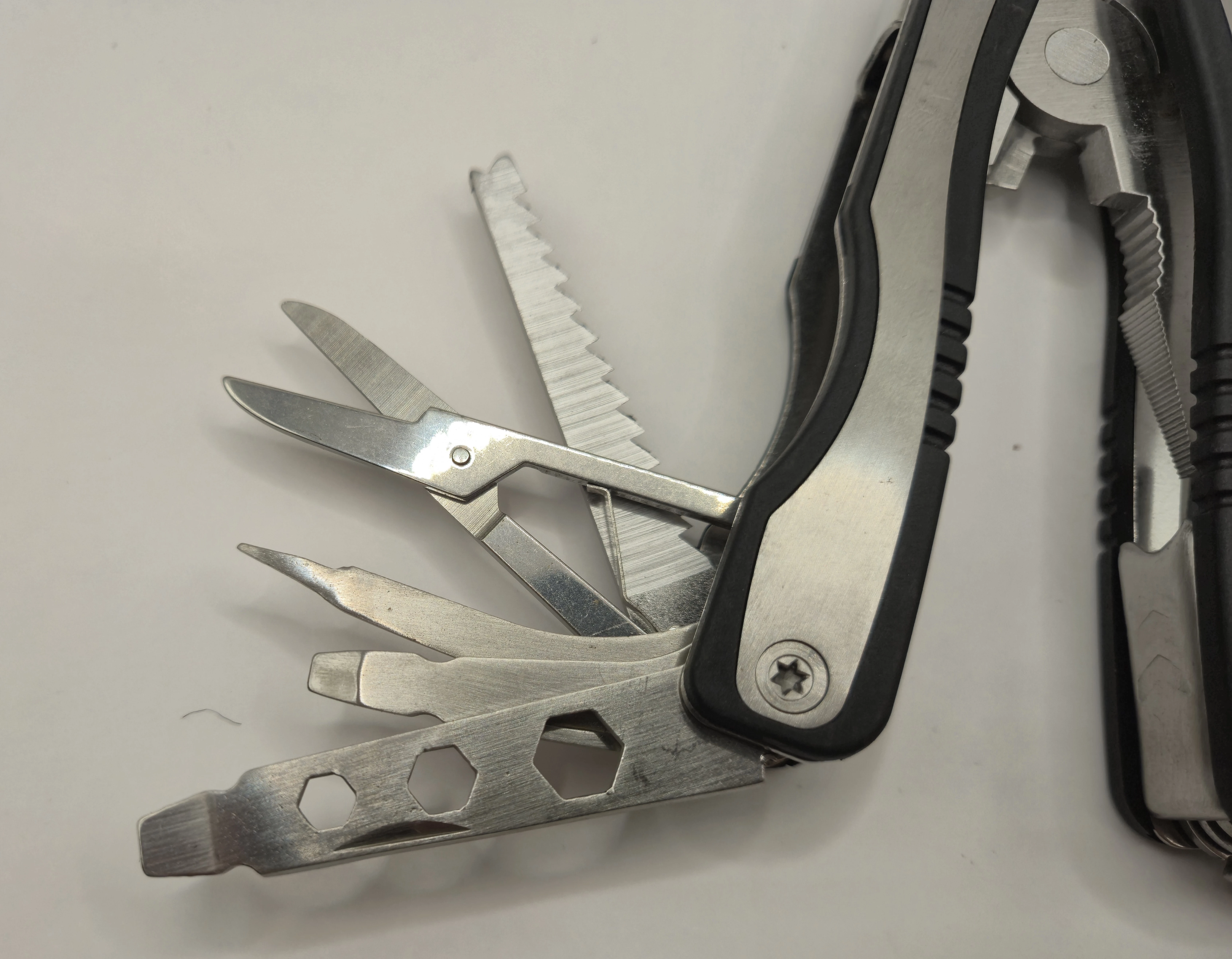 multitool-15w1-bsh-adventure-mt-037-stan-11323-2