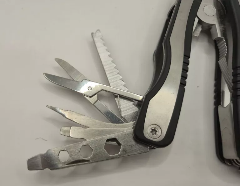 multitool-15w1-bsh-adventure-mt-037-stan-11323-2