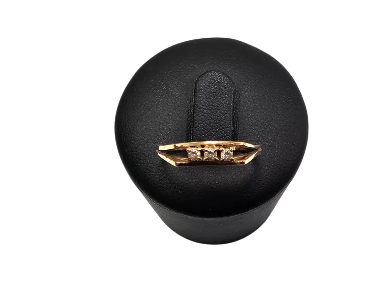 zloty-pierscionek-z-cyrkoniami-p585-w150g-r16-rodzaj-2205-2