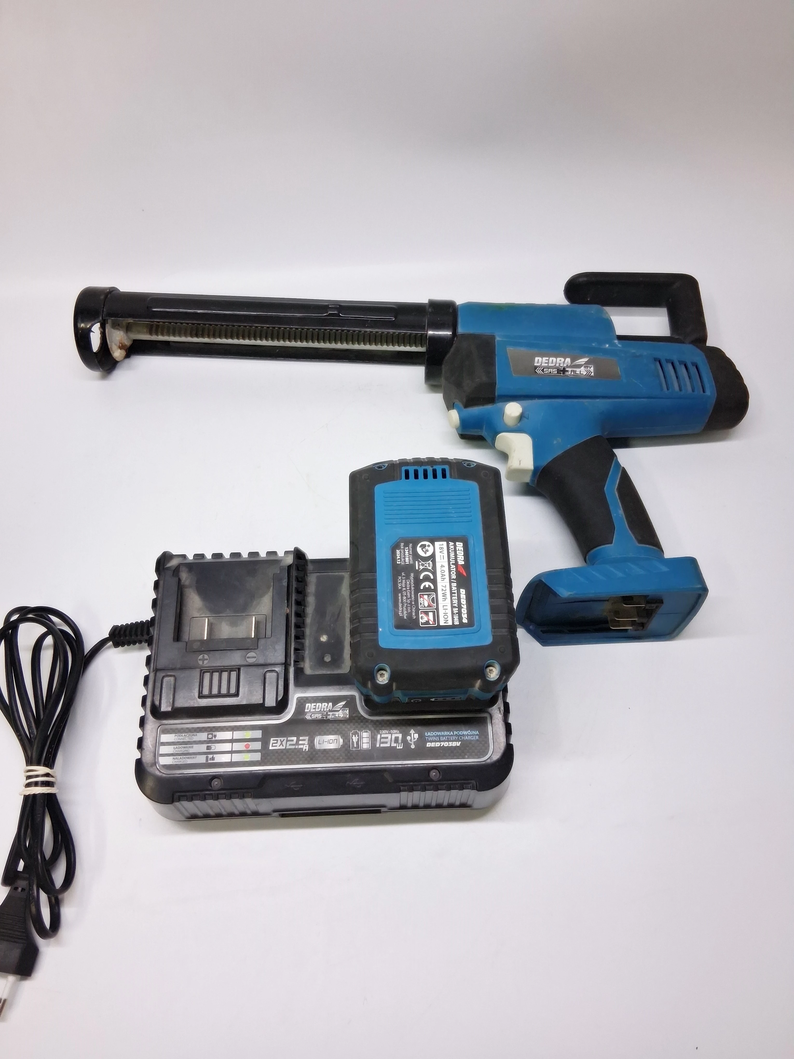 akumulatorowy-wyciskacz-do-silikonu-dedra-ded7056-batorego-12-sj-skierniewice