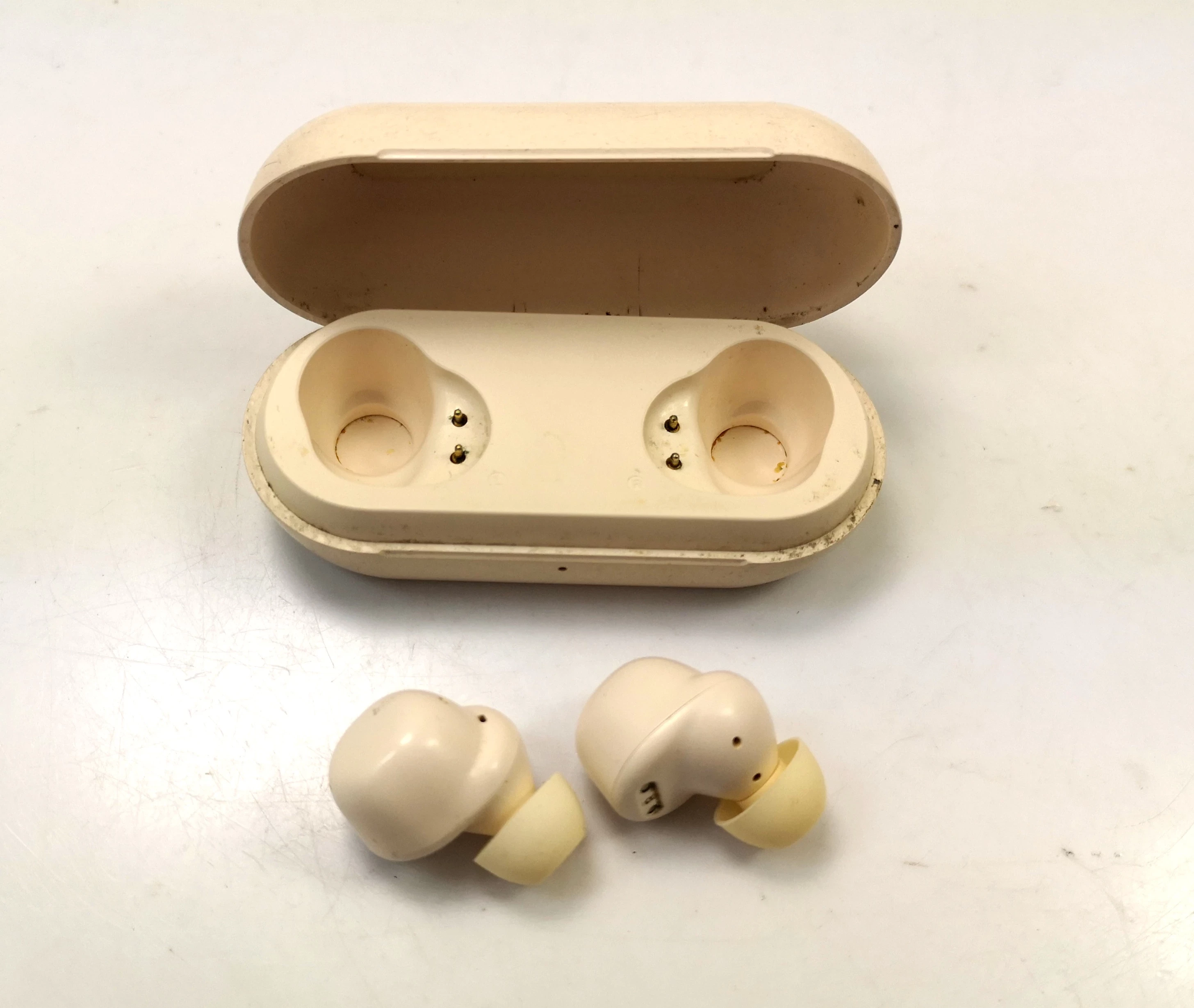 sluchawki-roseland-biale-28-czerwca-313-poznan-ska-x