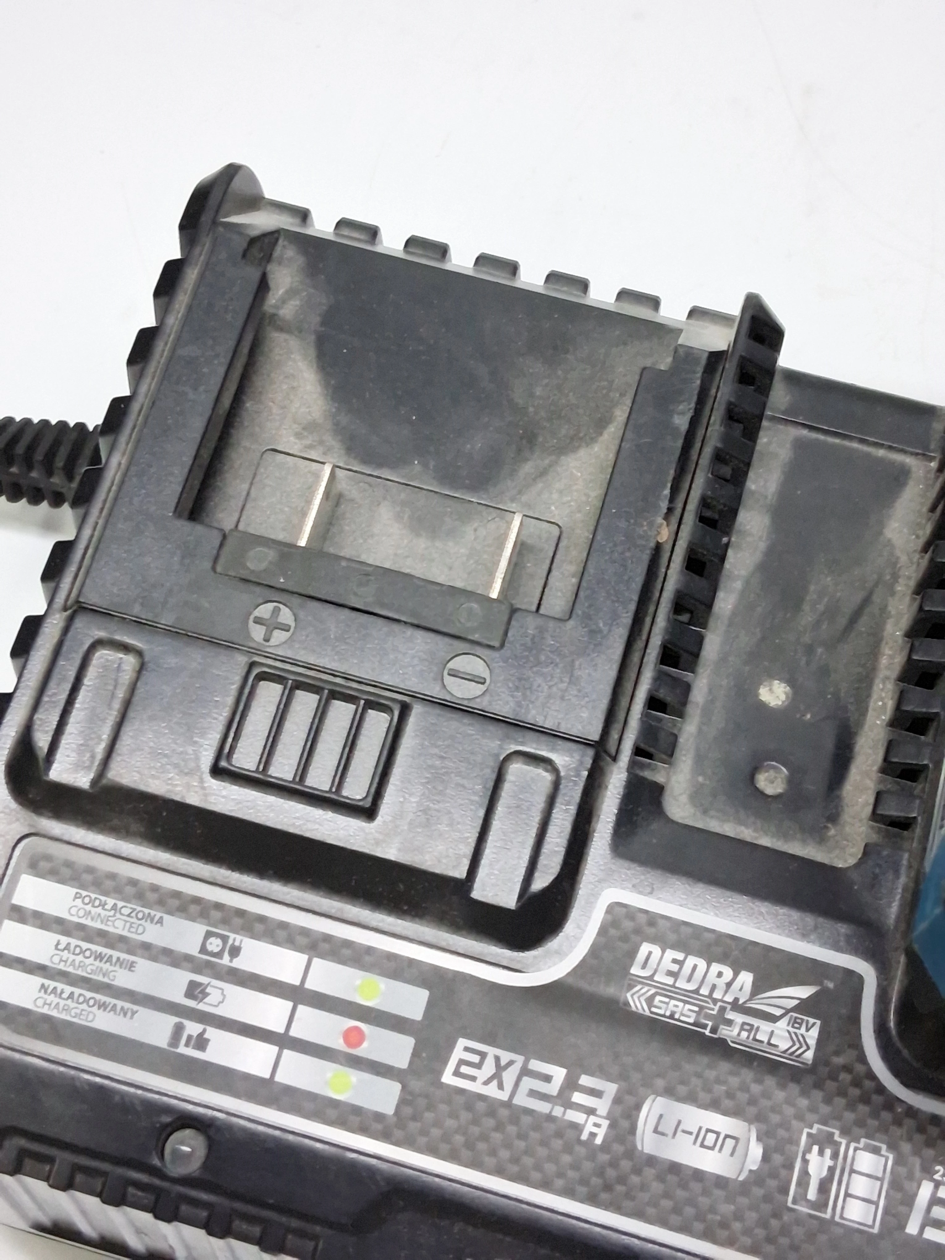 akumulatorowy-wyciskacz-do-silikonu-dedra-ded7056-stan-11323-2