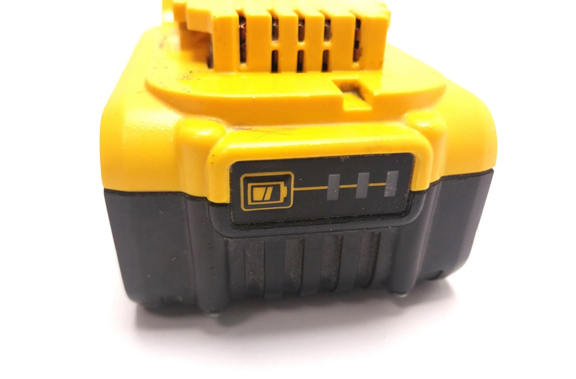 akumulator-dewalt-dcb182-40ah-18v-2015r-pojemnosc-akumulatora-400