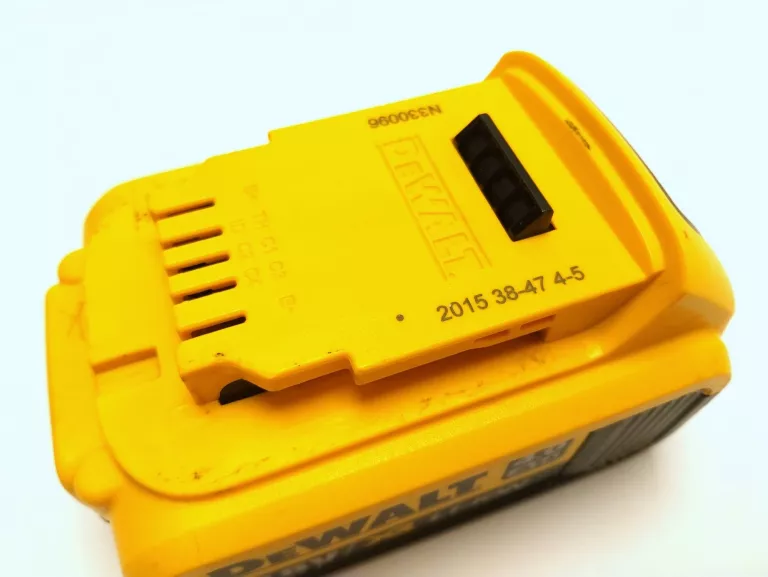 akumulator-dewalt-dcb182-40ah-18v-2015r-marka-248811-950256