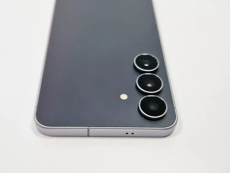 telefon-samsung-s25-fe-6128gb-przekatna-ekranu-670