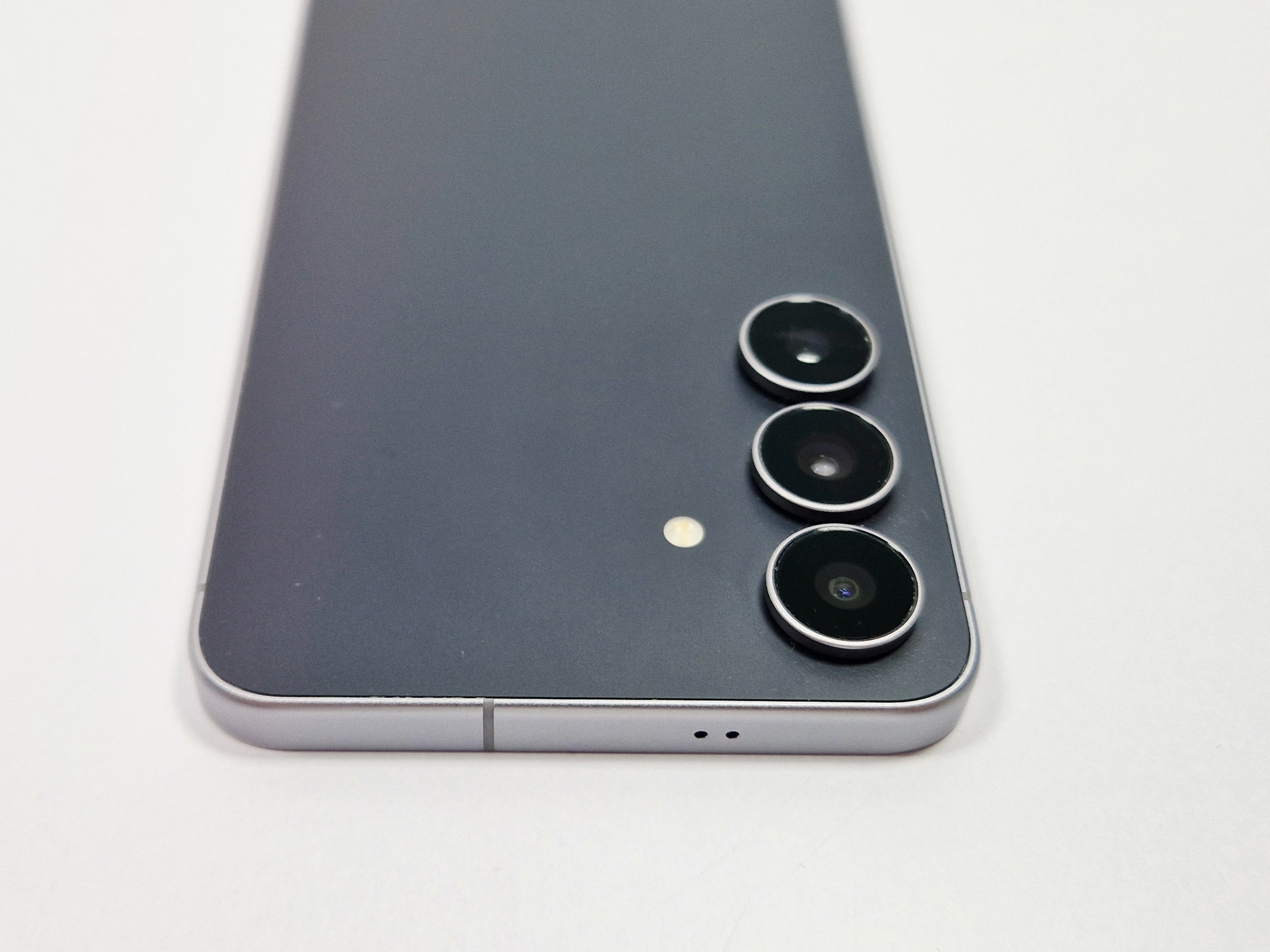 telefon-samsung-s25-fe-6128gb-przekatna-ekranu-670