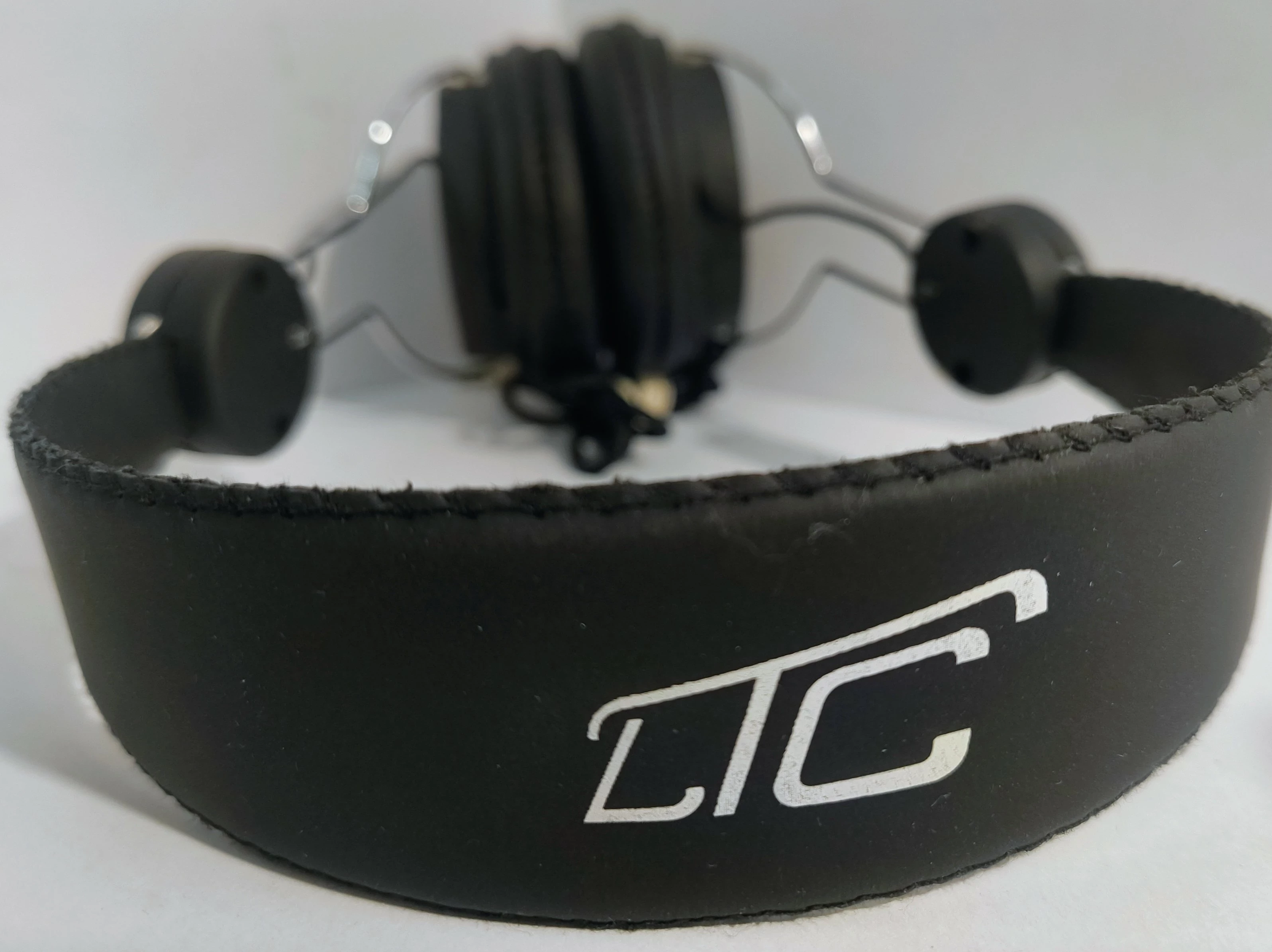 sluchawki-przewodowe-ltc-czarne-ean-gtin-5907920965202