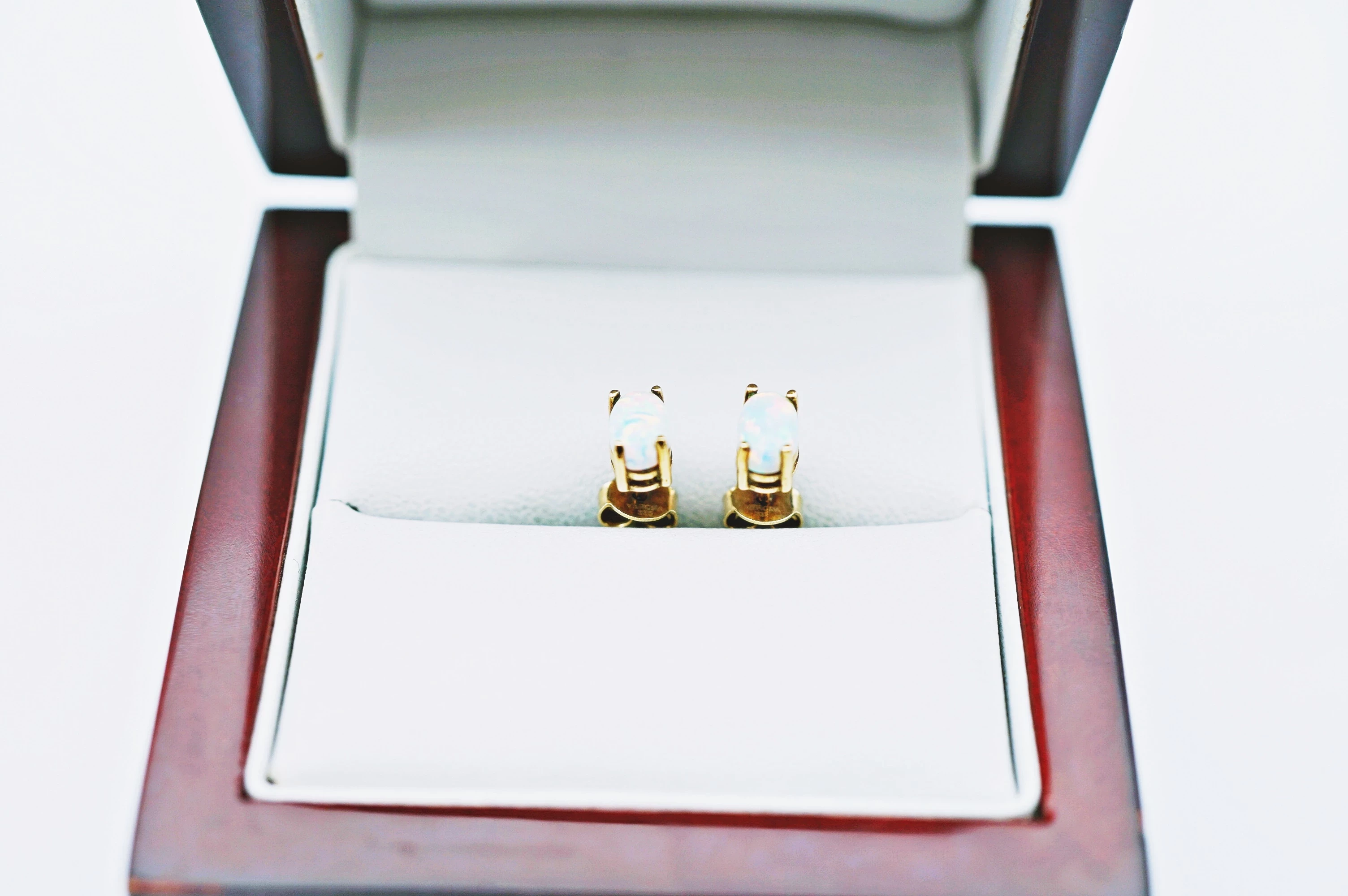 urocze-zlote-kolczyki-z-opalem-sztyft8k094g-rodzaj-2205-2