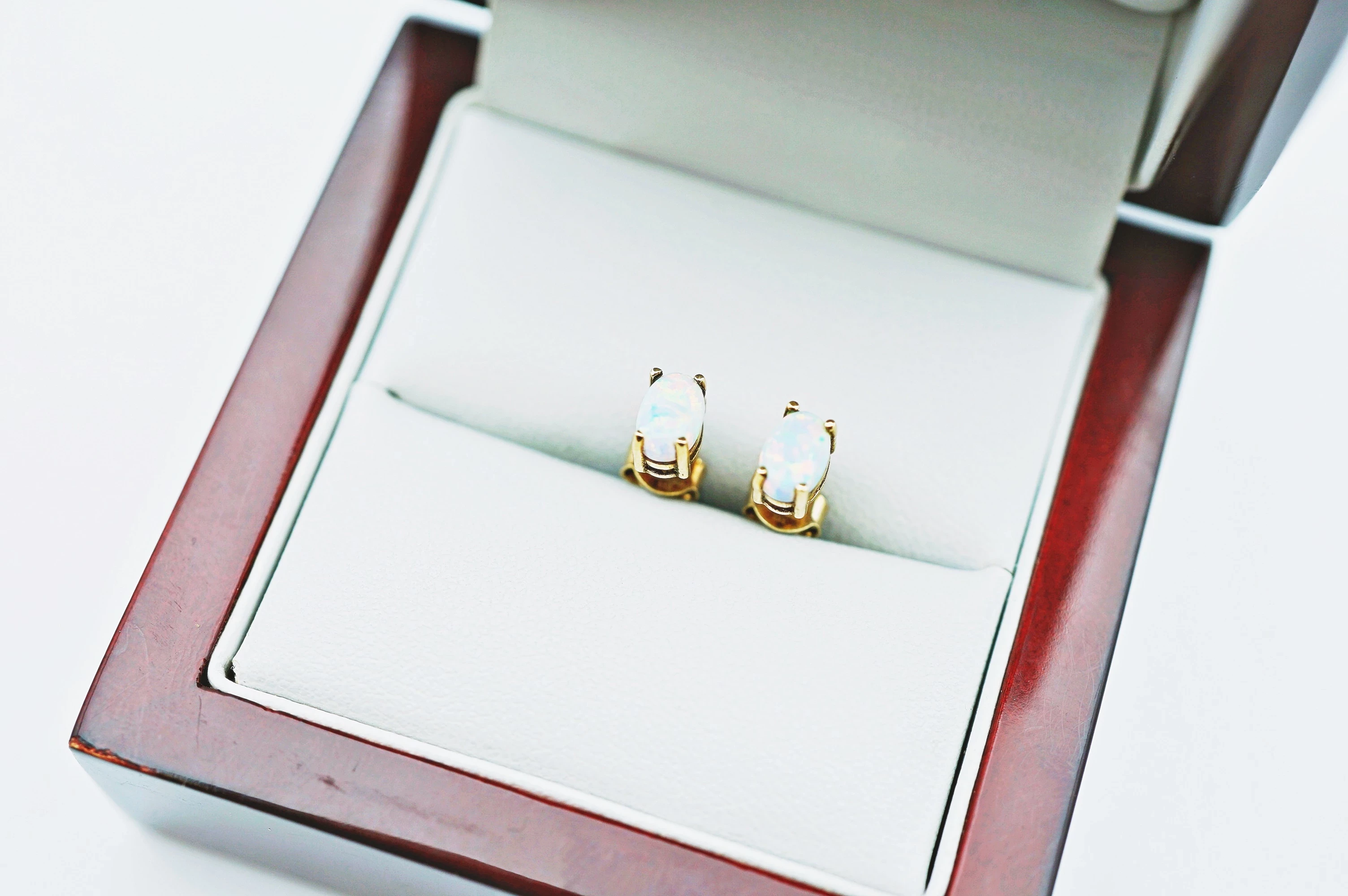 urocze-zlote-kolczyki-z-opalem-sztyft8k094g-kamien-17088-1024