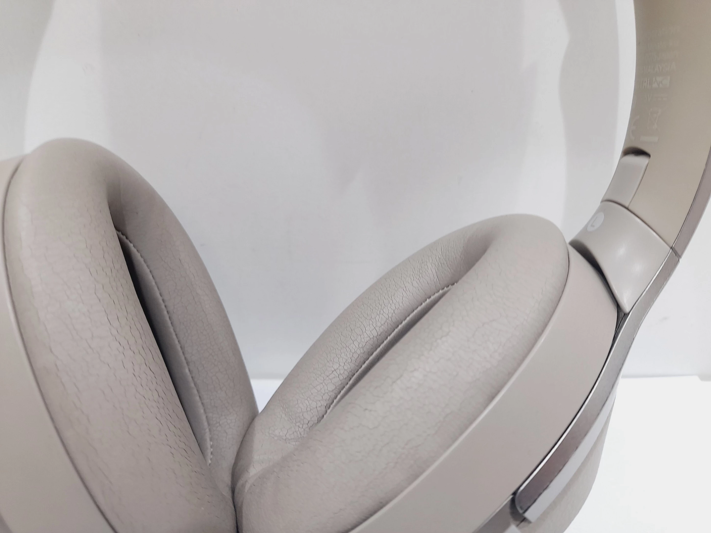 sluchawki-sony-wh-1000xm2-kolor-dominujacy-129357-3