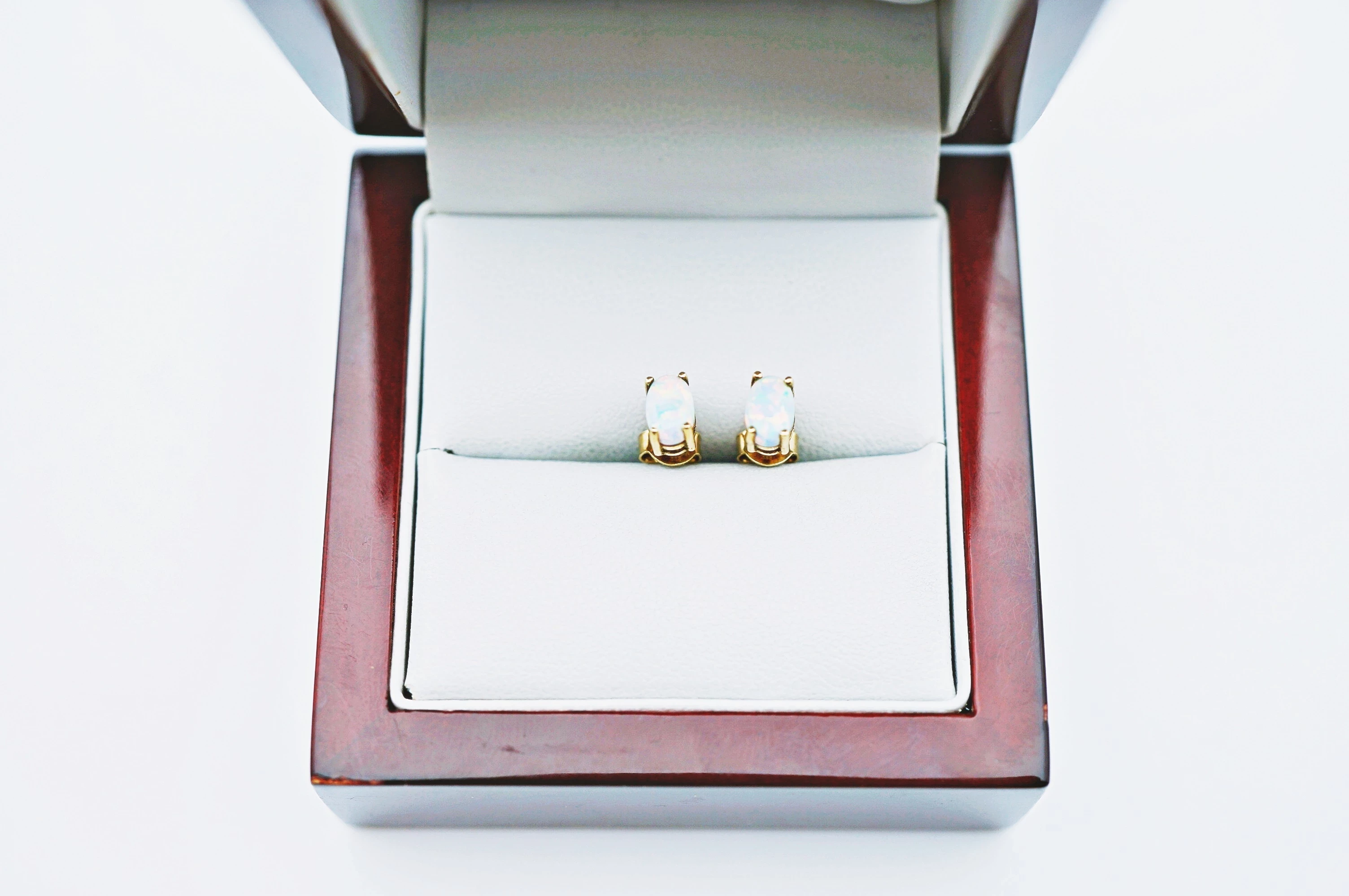 urocze-zlote-kolczyki-z-opalem-sztyft8k094g-rodzaj-zapiecia-2207-1