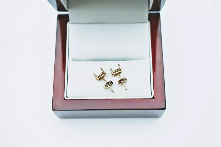 urocze-zlote-kolczyki-z-opalem-sztyft8k094g-stan-11323-2