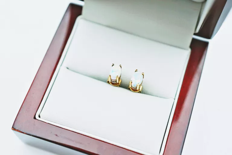 urocze-zlote-kolczyki-z-opalem-sztyft8k094g-kamien-17088-1024