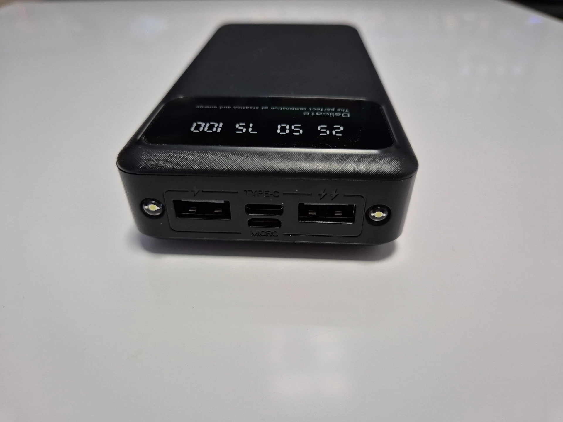 powerbank-hinne-20000mah-21a-5v-pojemnosc-akumulatora-20000