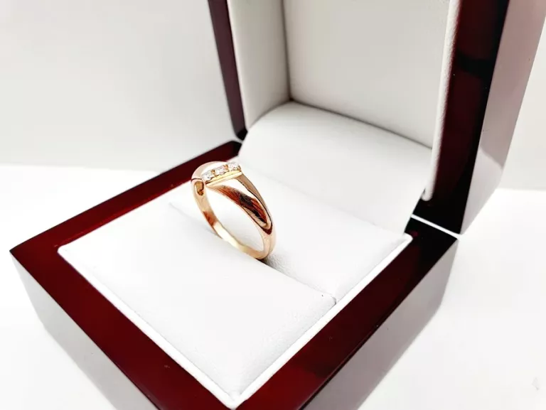 delikatny-elegancki-zloty-pierscionek-z-cyrkoniami-p585-14ct-202g-r12-rodzaj-2205-2