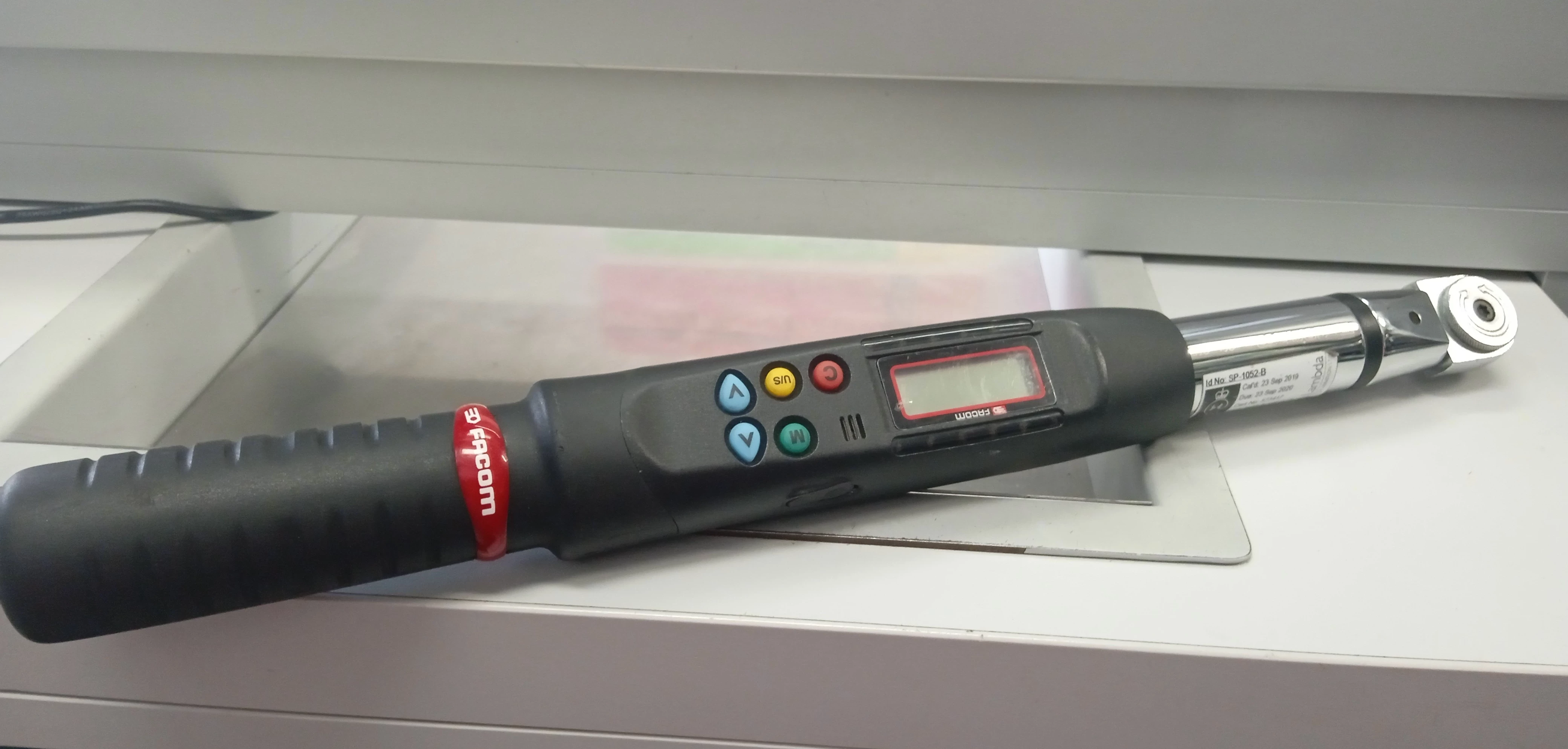 e306-30d-klucz-elektroniczny-z-odczytem-momentu-15-30-nm-krotka-2u-sj-olawa