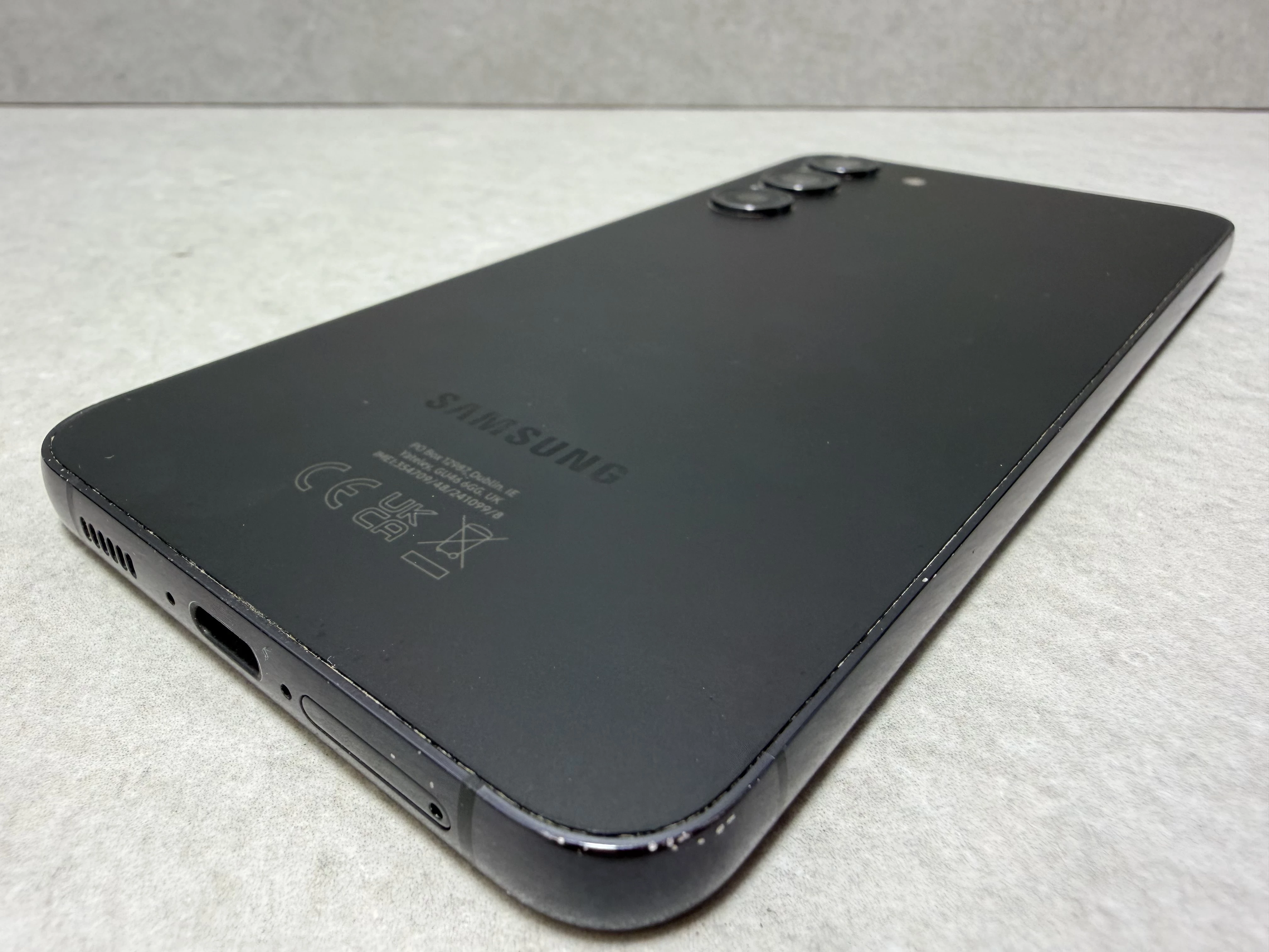 telefon-samsung-galaxy-s23-8256gb-pudelko-kod-producenta-sm-s916bzkdeue