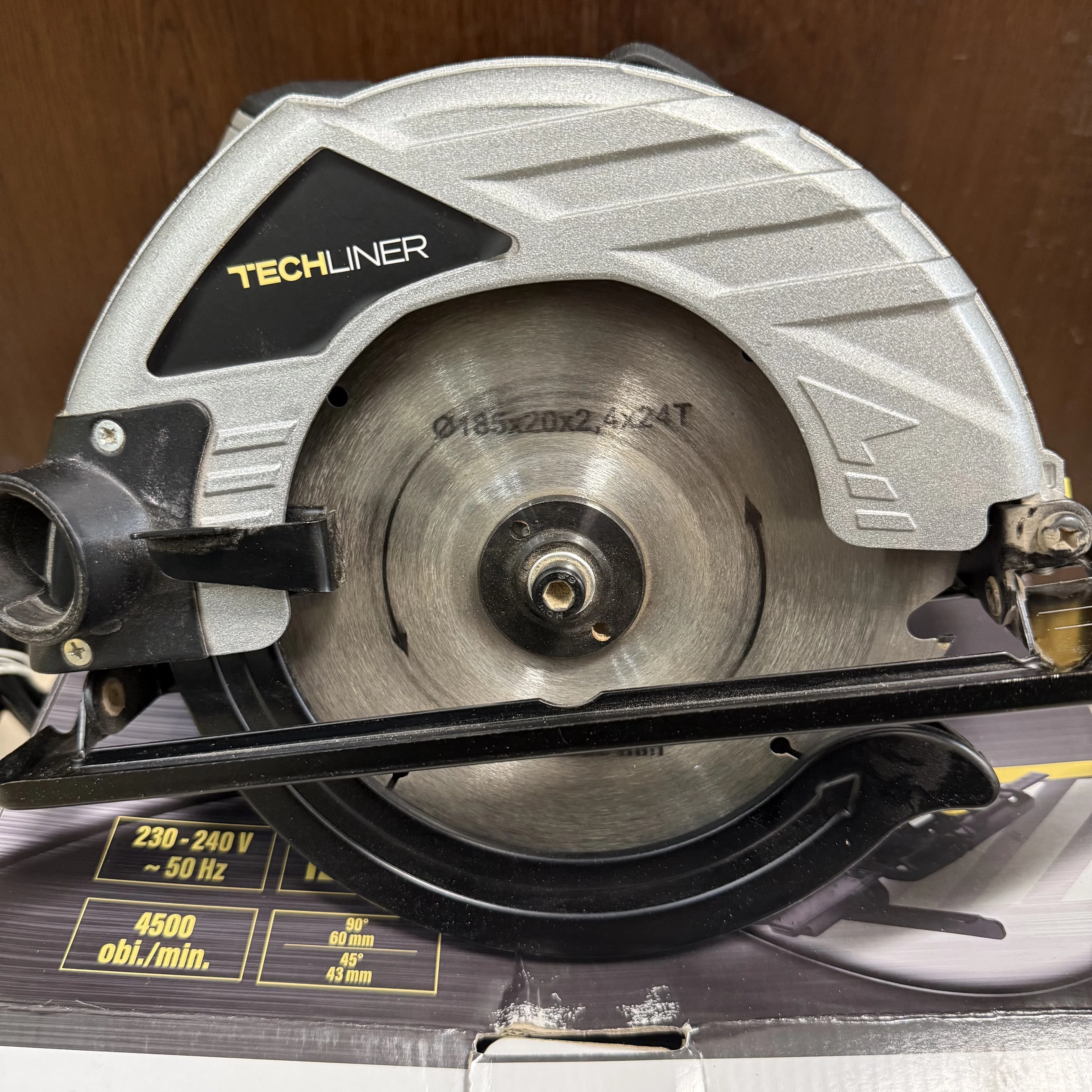 pilarka-tarczowa-techliner-tg185a-1200w-seria-pilarka