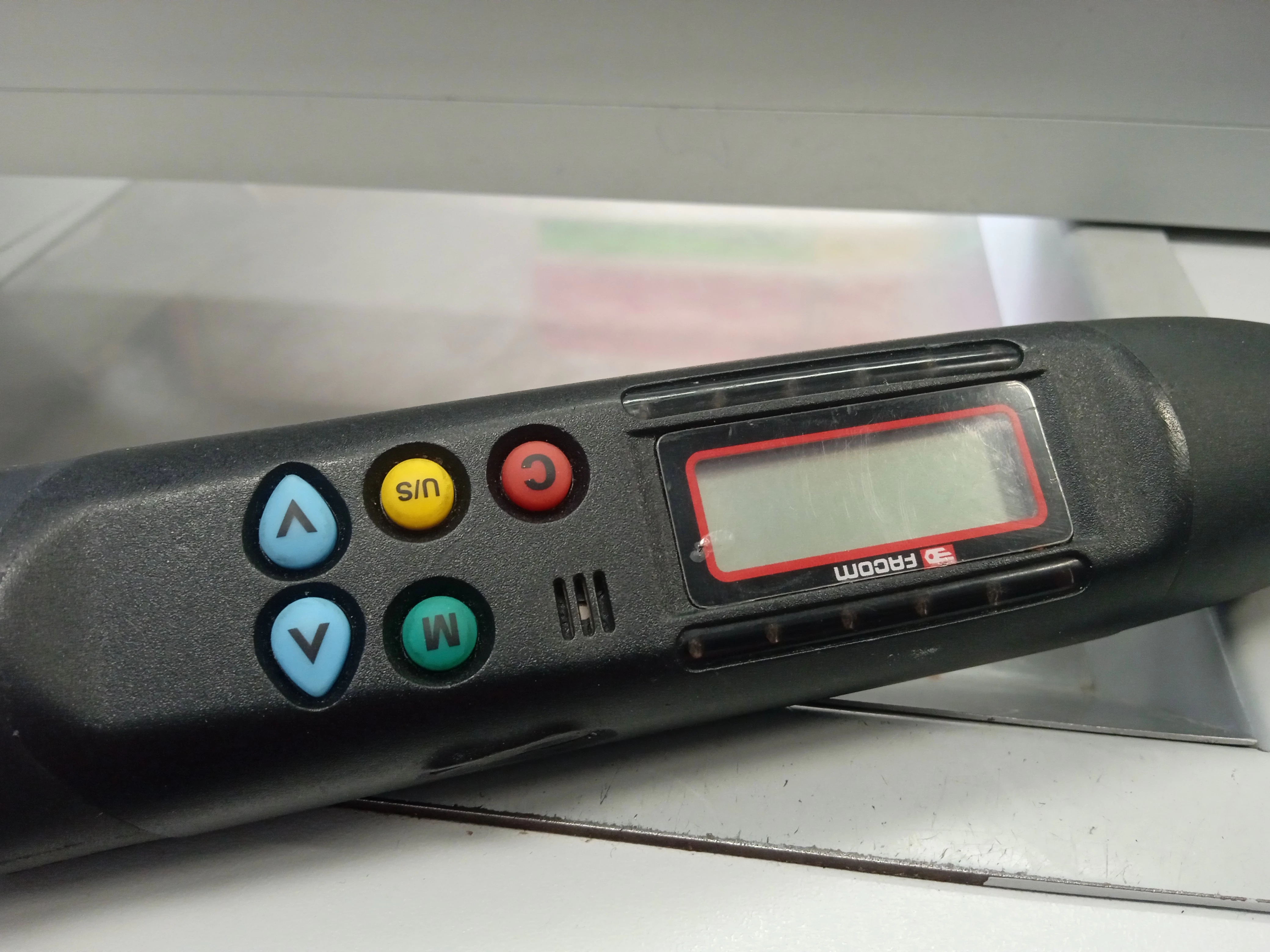 e306-30d-klucz-elektroniczny-z-odczytem-momentu-15-30-nm-ean-gtin-3148518345910