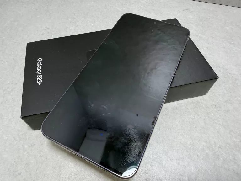 telefon-samsung-galaxy-s23-8256gb-pudelko-przekatna-ekranu-660