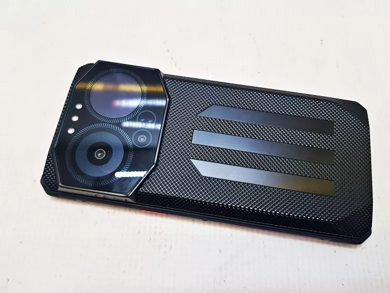 telefon-iiif150-b3-w-pud-bs-ds-2568-dz-220825r-przekatna-ekranu-660