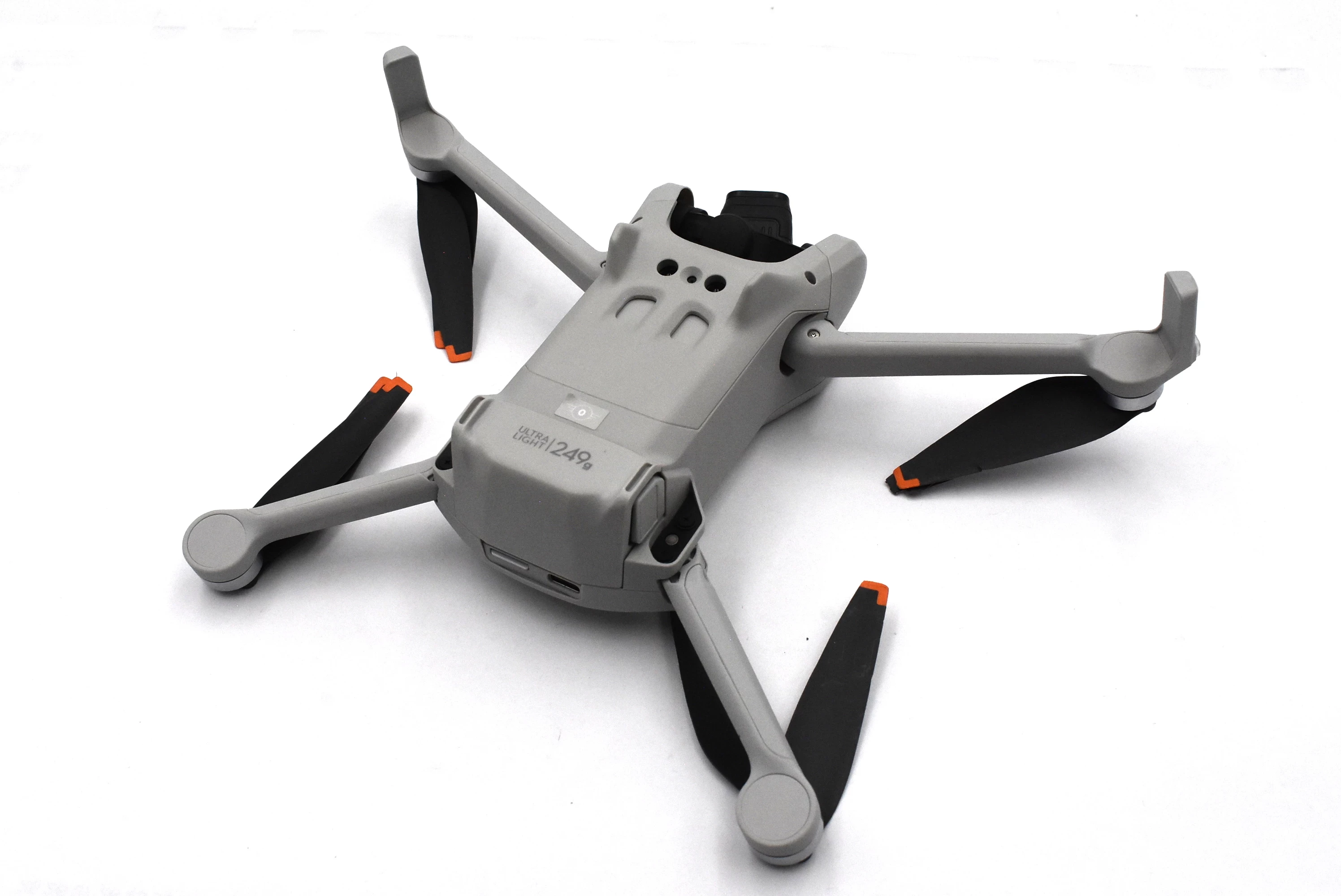 dron-dji-mini-3-rc-249g-z-kamera-4k-hdr-kontroler-rm330-kod-producenta-cpma0000078001