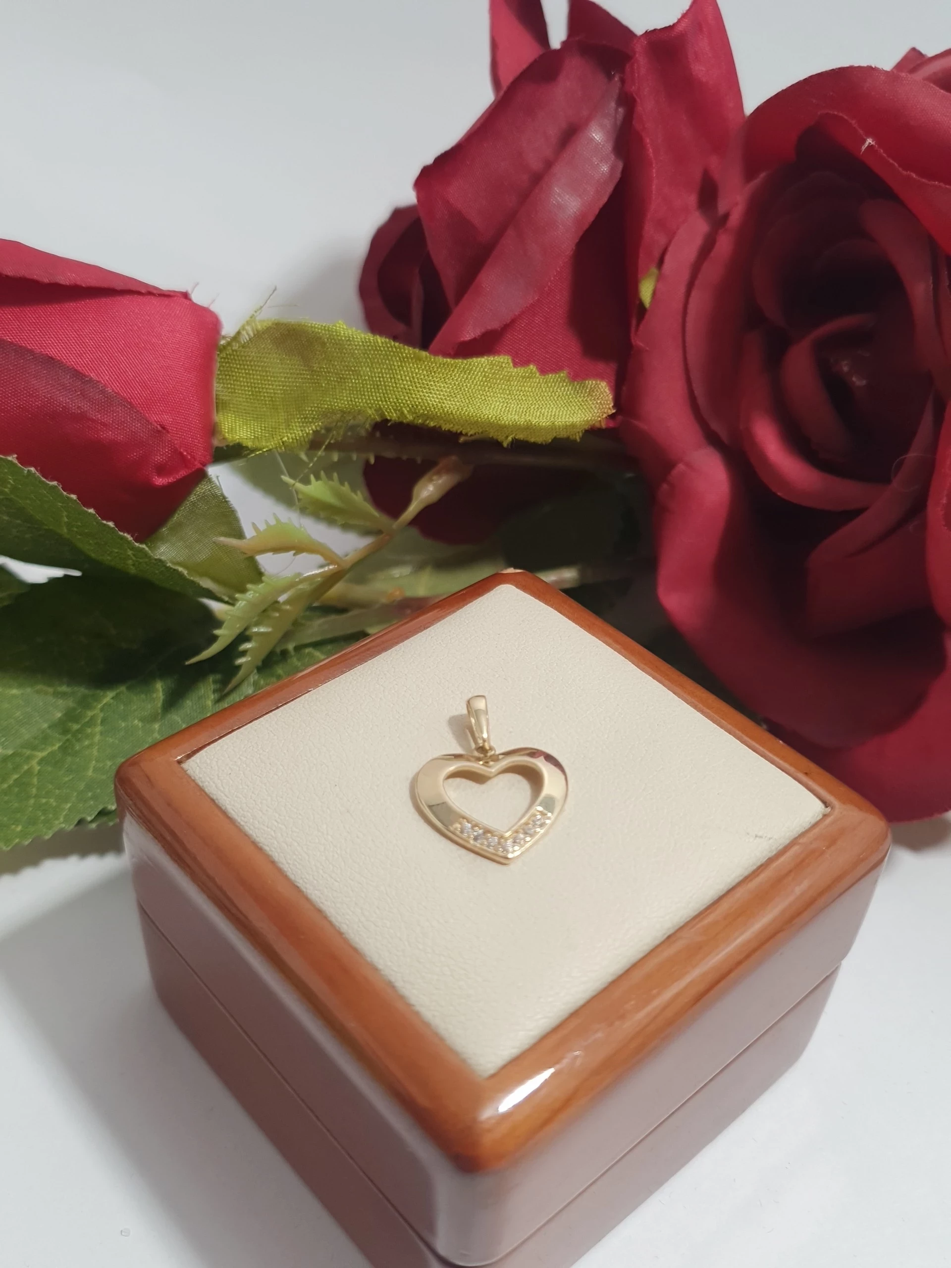 piekna-zlota-zawieszka-109-g-585-ean-gtin-5904121838168