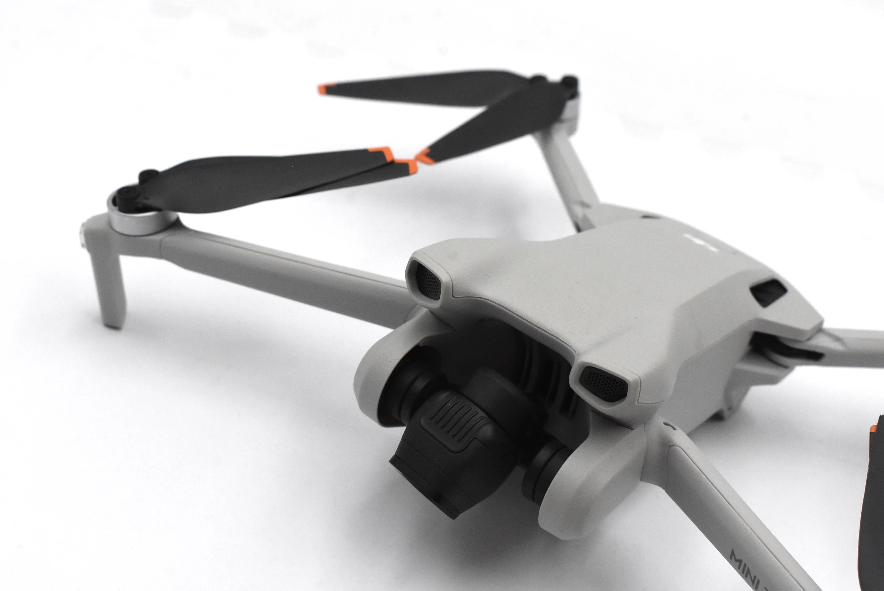 dron-dji-mini-3-rc-249g-z-kamera-4k-hdr-kontroler-rm330-ean-gtin-6941565979629