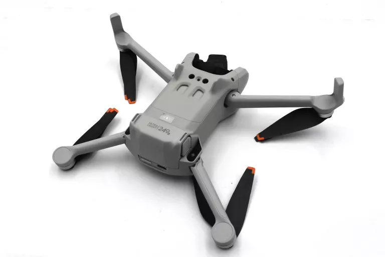 dron-dji-mini-3-rc-249g-z-kamera-4k-hdr-kontroler-rm330-kod-producenta-cpma0000078001