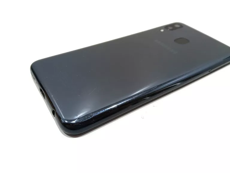 telefon-samsung-galaxy-a20e-stan-11323-2