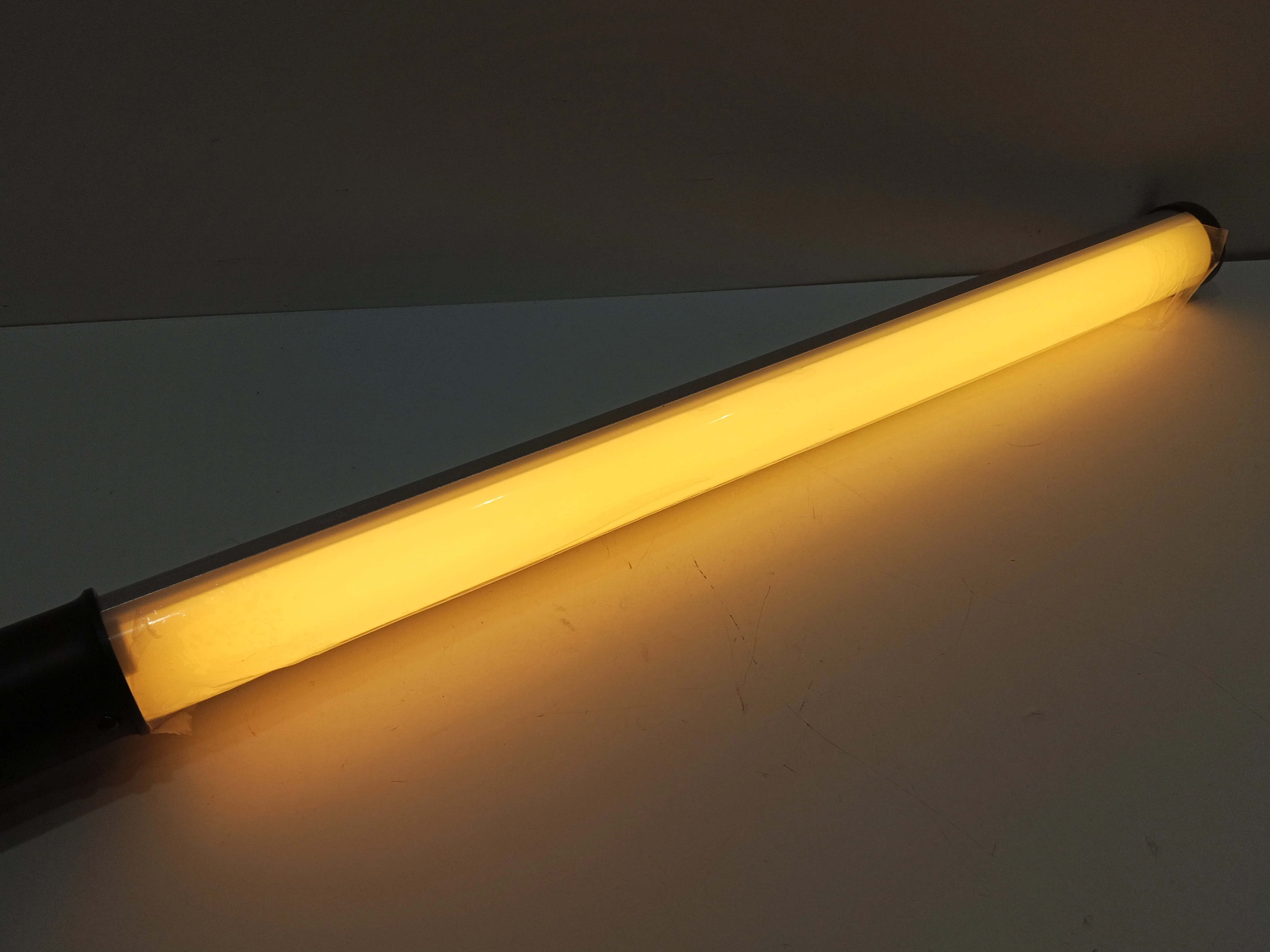 lampa-led-newell-rgb-kathi-moc-zarowkiswietlowki-1000