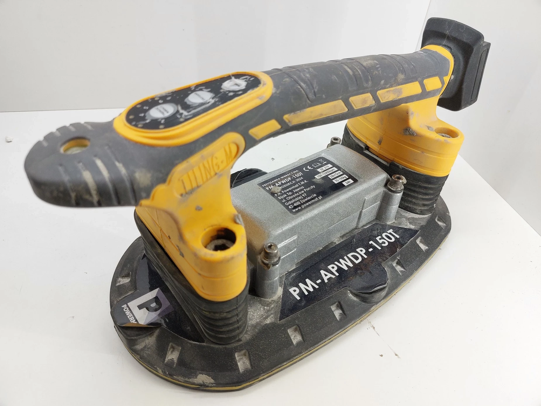 przyssawka-wibrujaca-do-ukladania-plytek-wibrator-21v-pm-apwdp-150t-2xaku-seria-pm1262