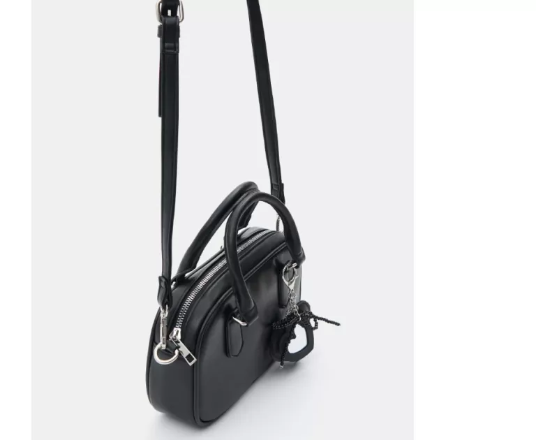 czarna-torebka-z-zawieszka-serduszko-sinsay-ean-gtin-5906807642465