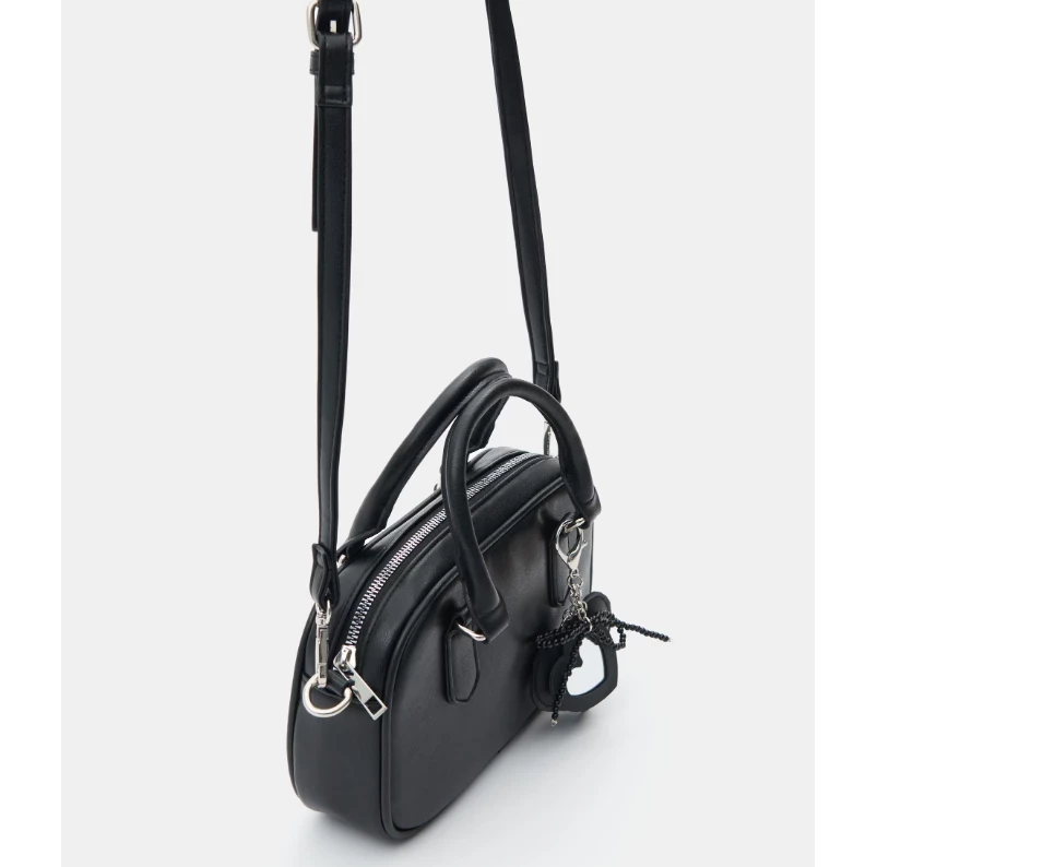 czarna-torebka-z-zawieszka-serduszko-sinsay-ean-gtin-5906807642465