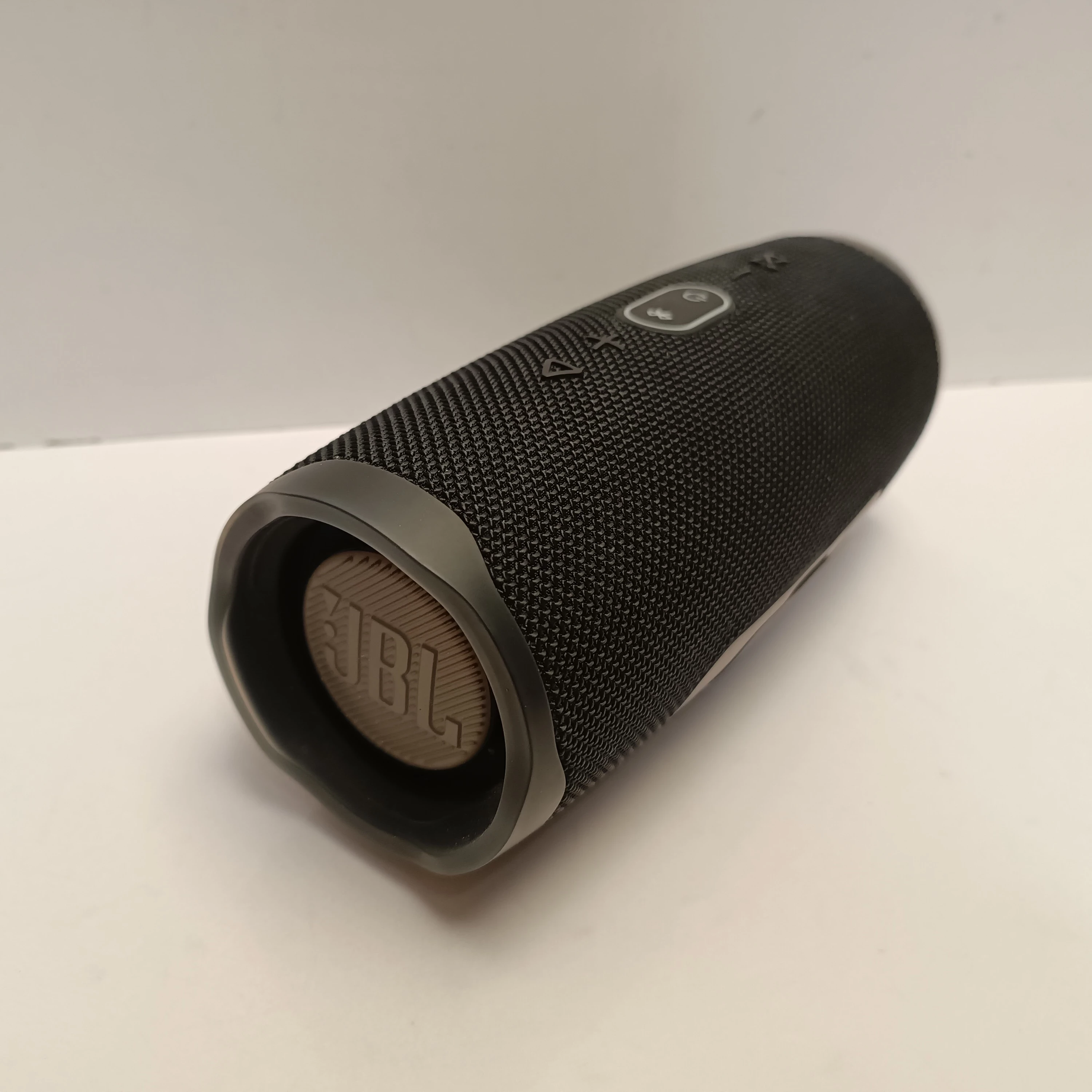 glosnik-jbl-charge-4-funkcje-221089-2