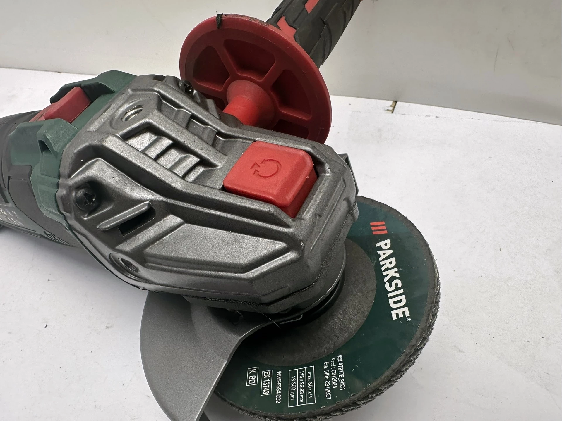 szlifierka-katowa-parkside-pwsa20-li-f4-walizka-3x-akumulator-ladowarka-system-mocowania-materialu-sciernego-205277-222921